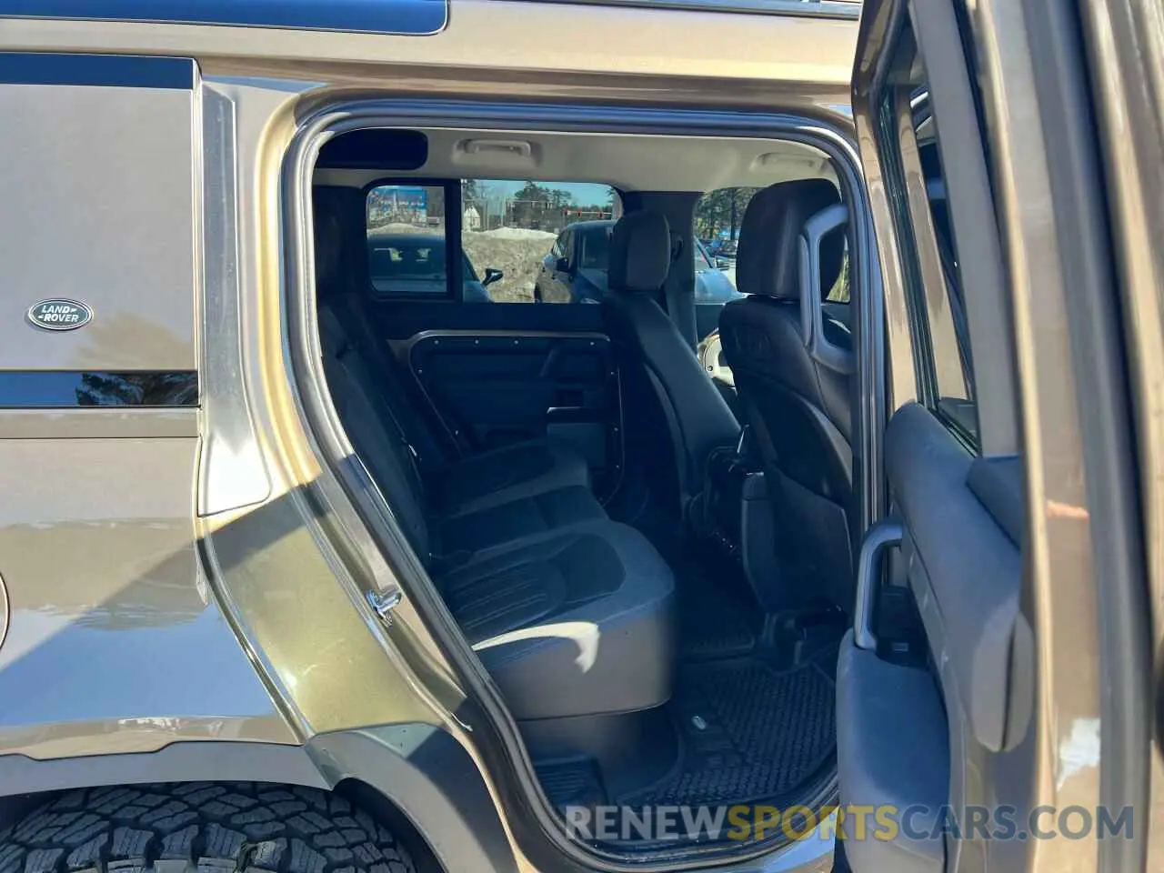 6 Photograph of a damaged car SALEJ7EX8L2019947 LAND ROVER DEFENDER 2020