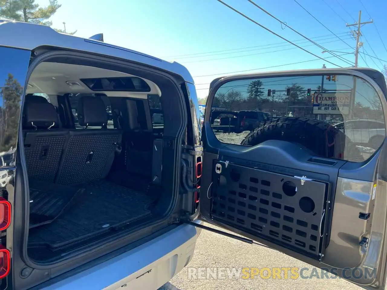 9 Photograph of a damaged car SALEJ7EX8L2019947 LAND ROVER DEFENDER 2020