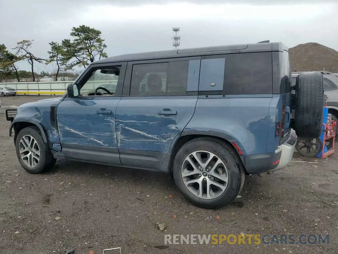 2 Photograph of a damaged car SALEJEEX2L2015140 LAND ROVER DEFENDER 2020