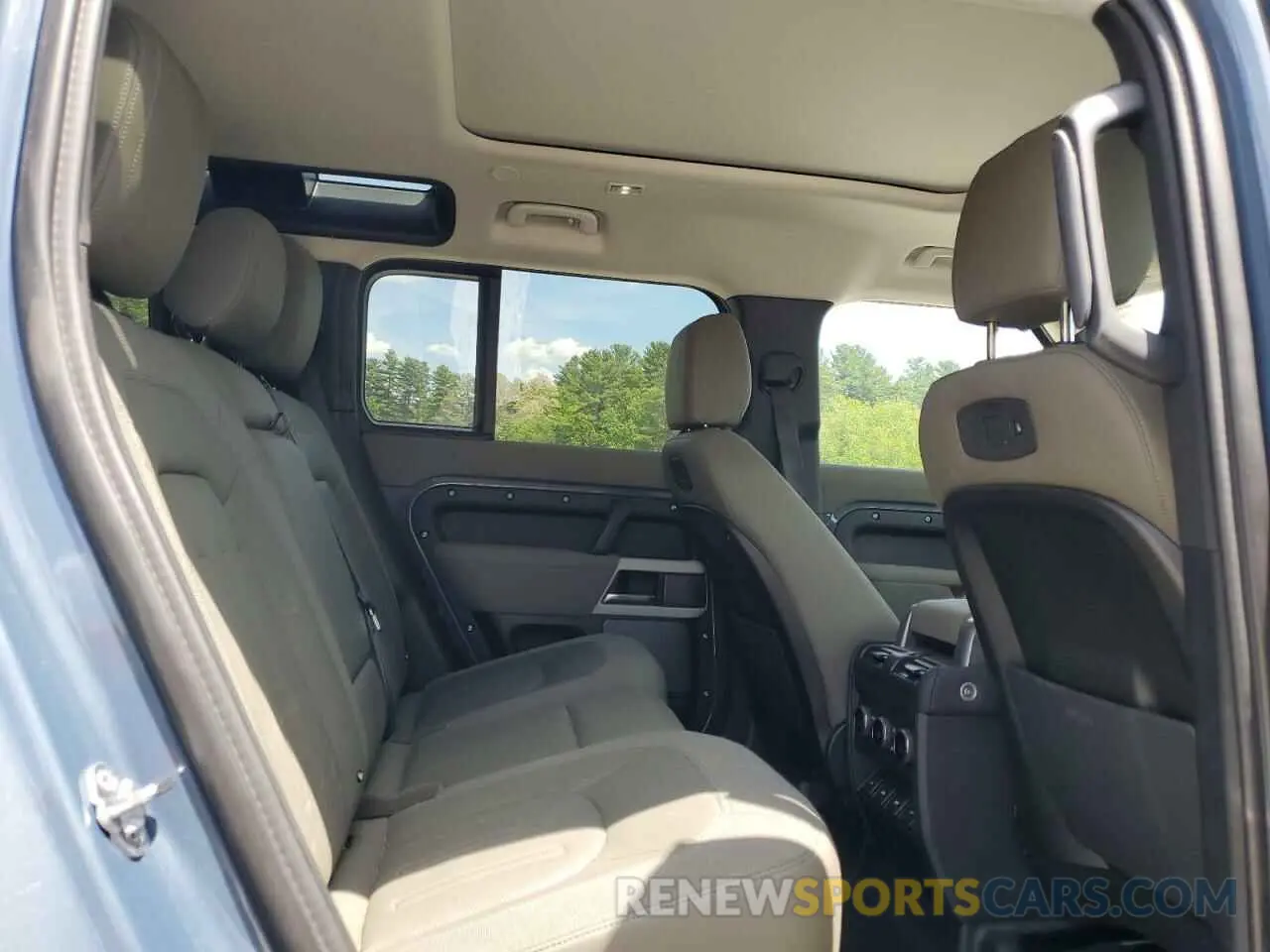 11 Photograph of a damaged car SALEP7EU3L2032240 LAND ROVER DEFENDER 2020