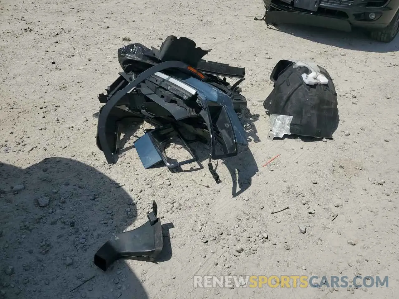 13 Photograph of a damaged car SALEP7EU3L2032240 LAND ROVER DEFENDER 2020