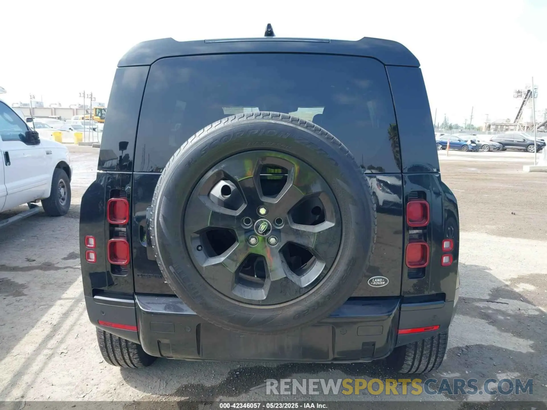 16 Photograph of a damaged car SALEP7EU7L2019989 LAND ROVER DEFENDER 2020