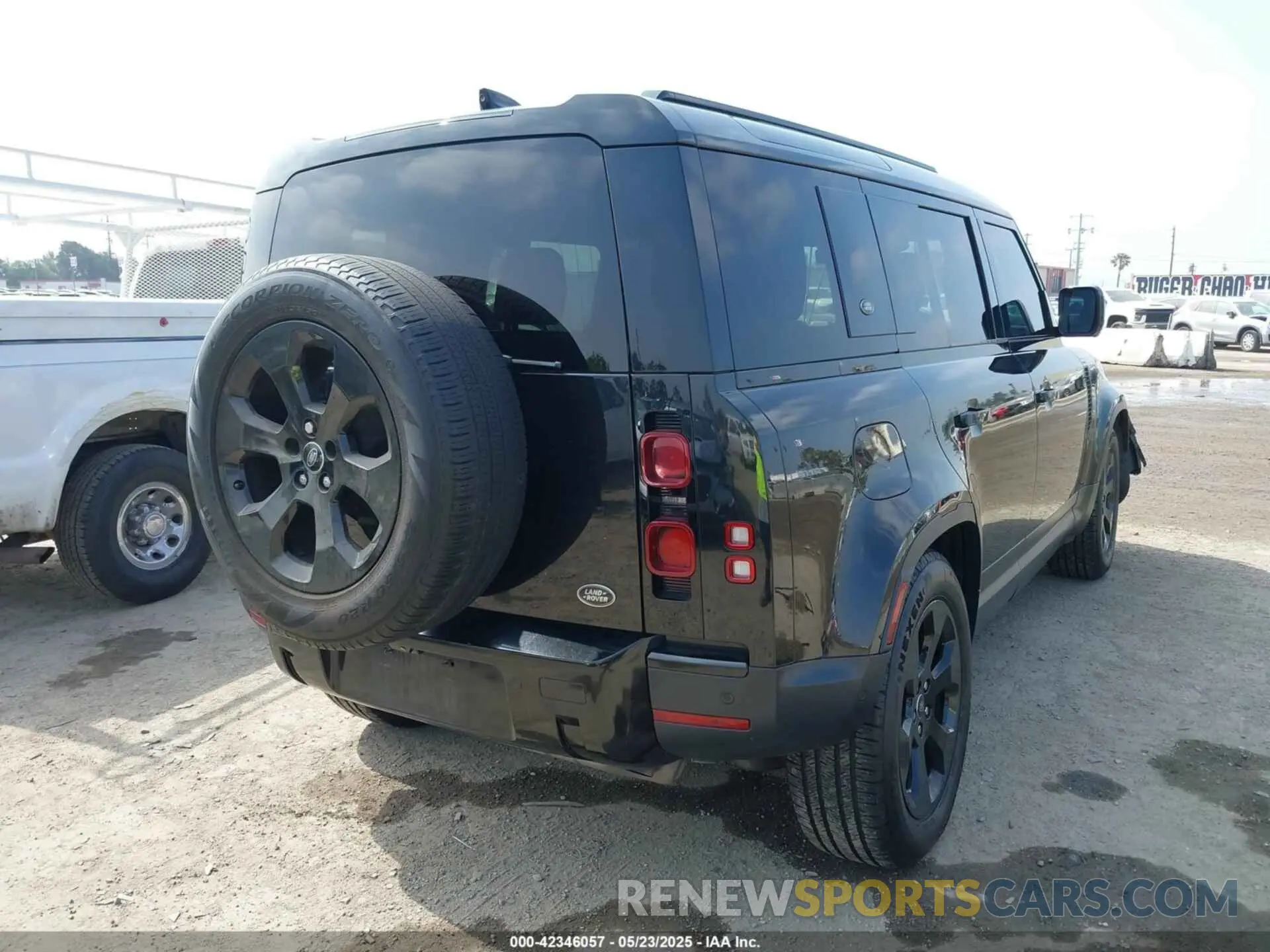 4 Photograph of a damaged car SALEP7EU7L2019989 LAND ROVER DEFENDER 2020