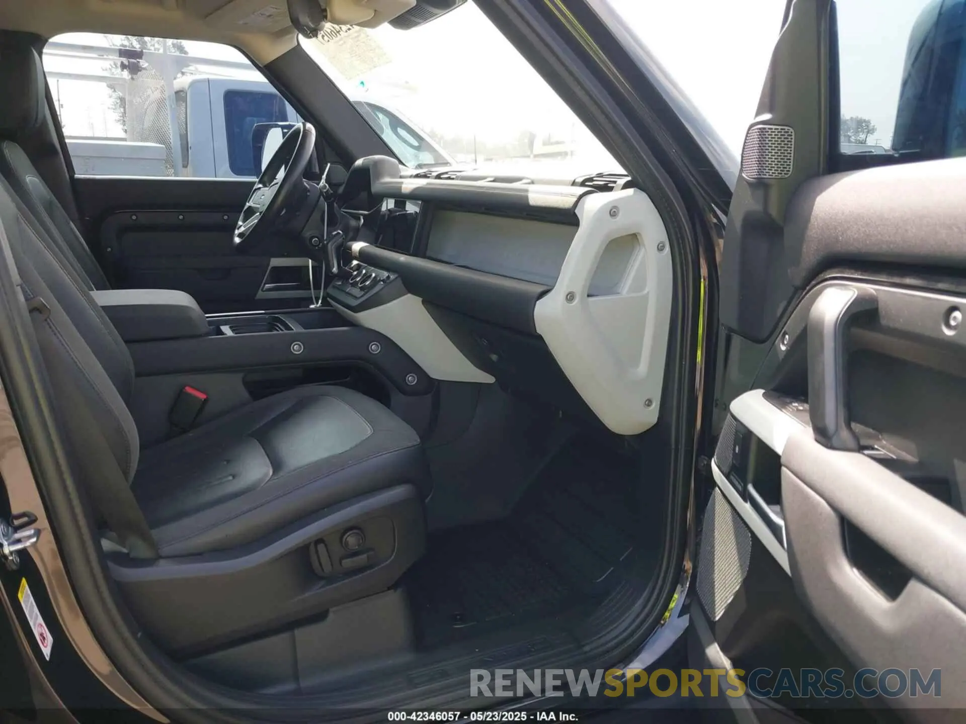 5 Photograph of a damaged car SALEP7EU7L2019989 LAND ROVER DEFENDER 2020