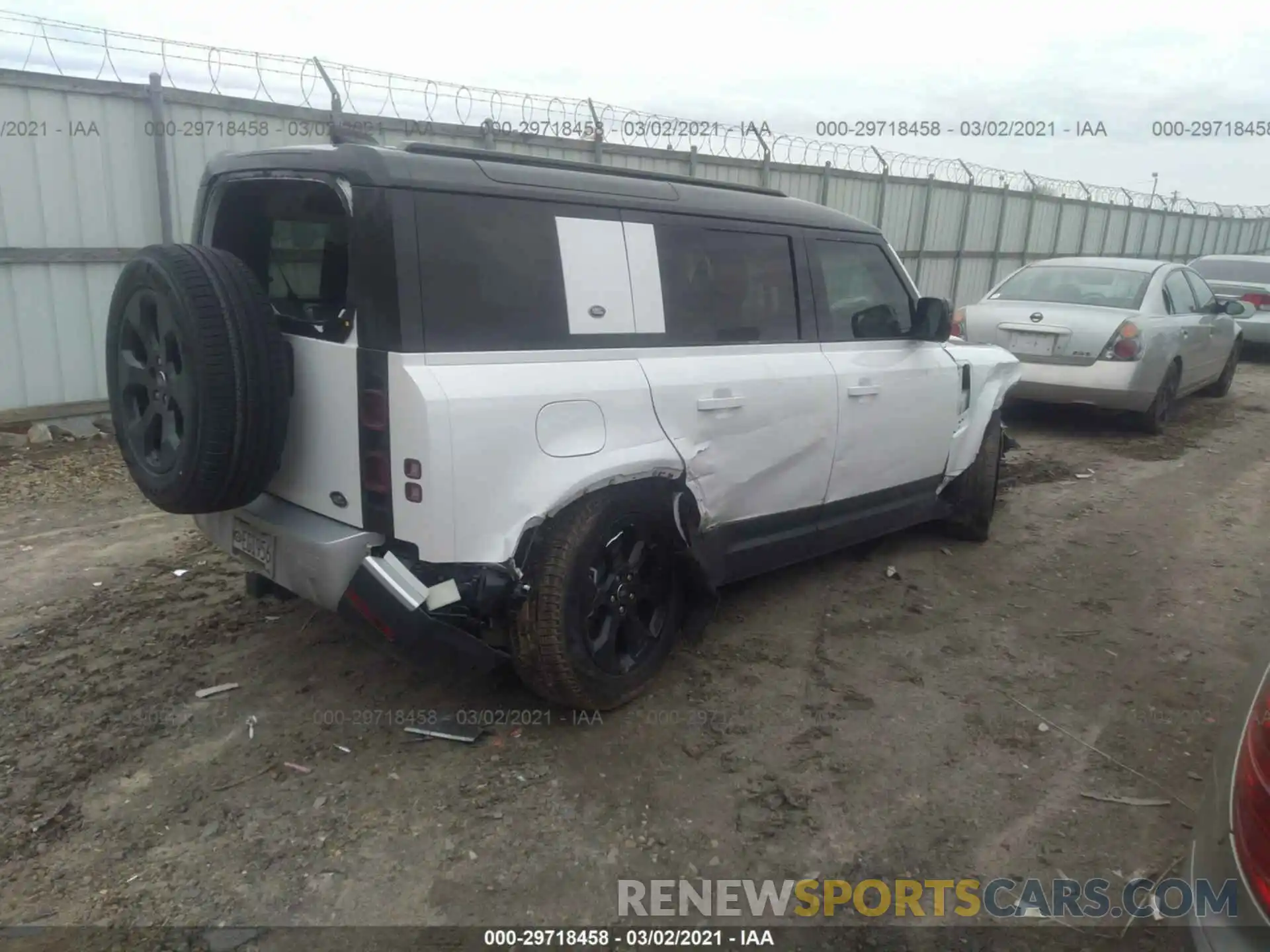 4 Photograph of a damaged car SALEPEEU0L2020907 LAND ROVER DEFENDER 2020