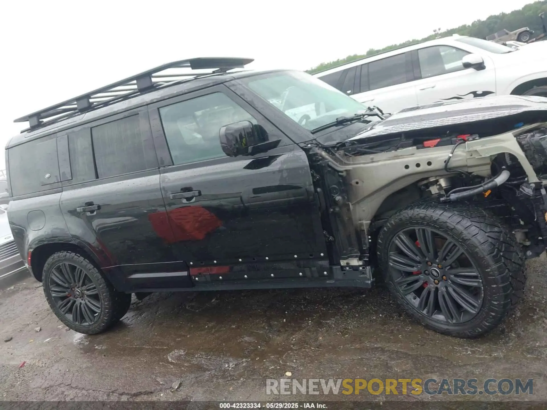14 Photograph of a damaged car SALEXEEU9L2030559 LAND ROVER DEFENDER 2020
