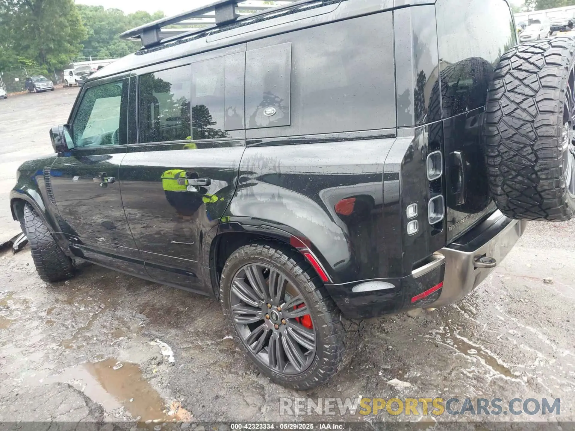 3 Photograph of a damaged car SALEXEEU9L2030559 LAND ROVER DEFENDER 2020