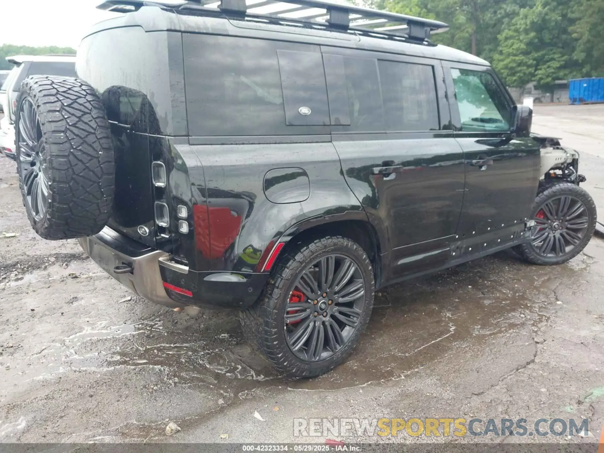 4 Photograph of a damaged car SALEXEEU9L2030559 LAND ROVER DEFENDER 2020