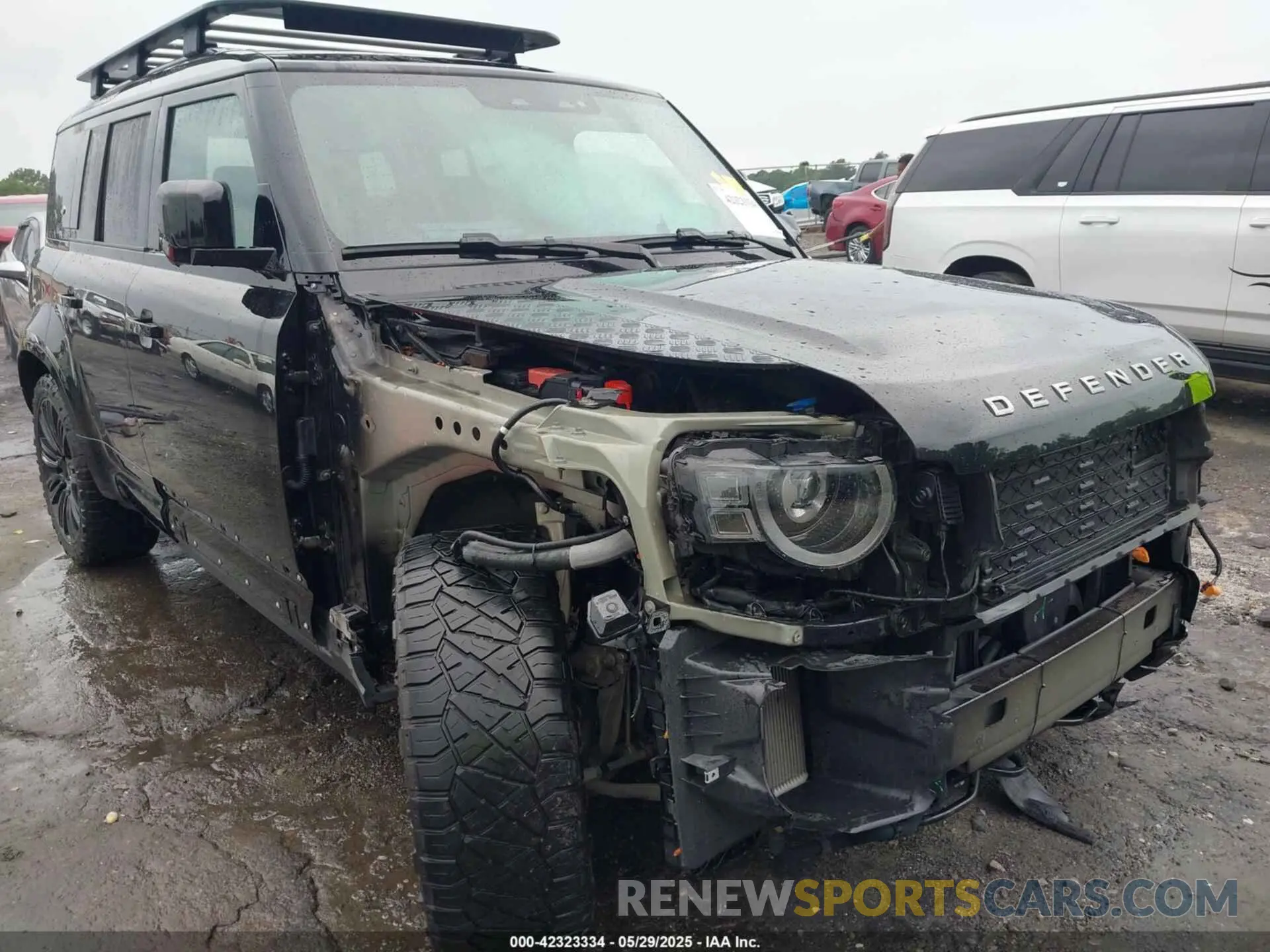 6 Photograph of a damaged car SALEXEEU9L2030559 LAND ROVER DEFENDER 2020
