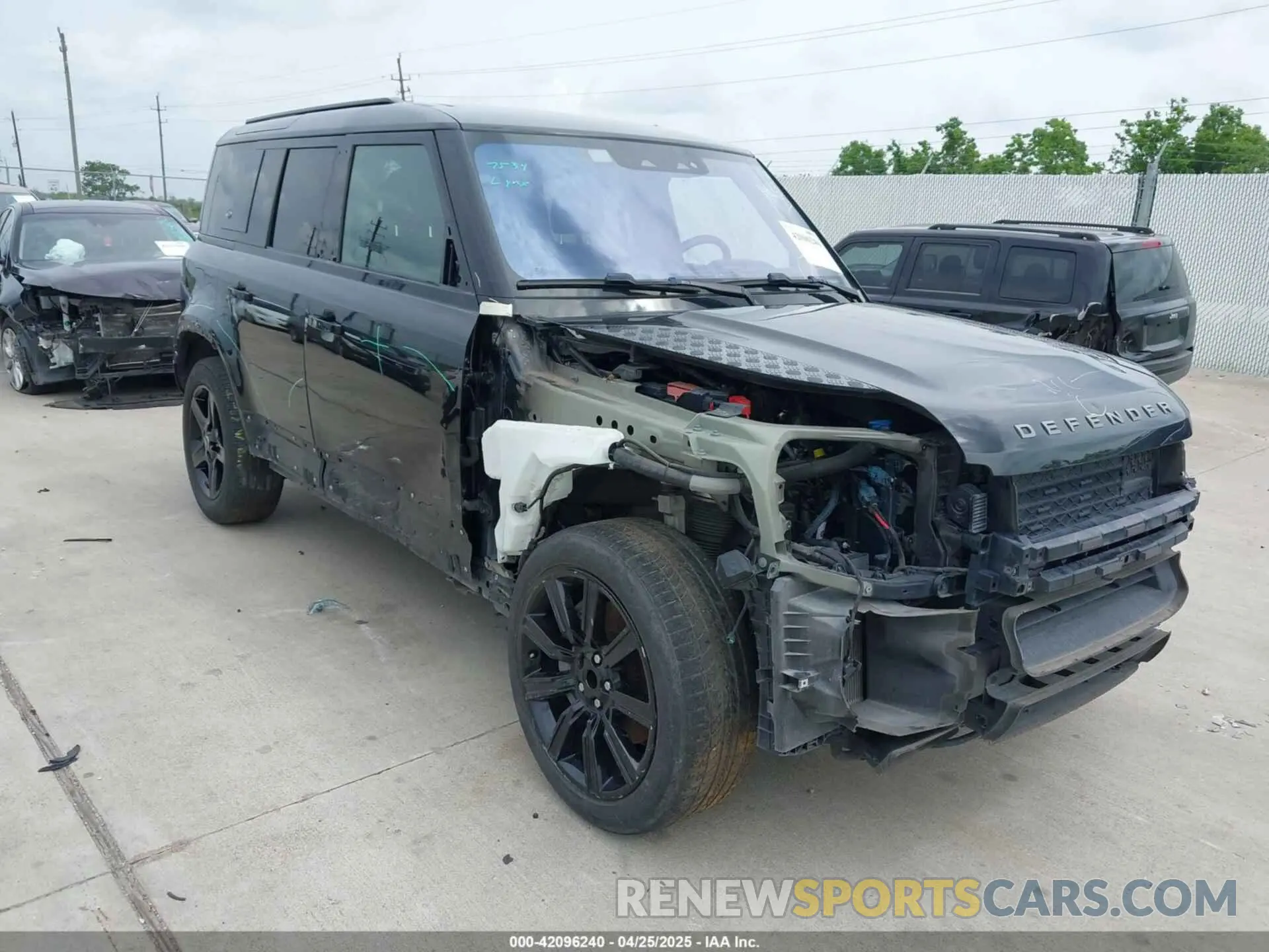 1 Photograph of a damaged car SALE27RUXM2036859 LAND ROVER DEFENDER 2021
