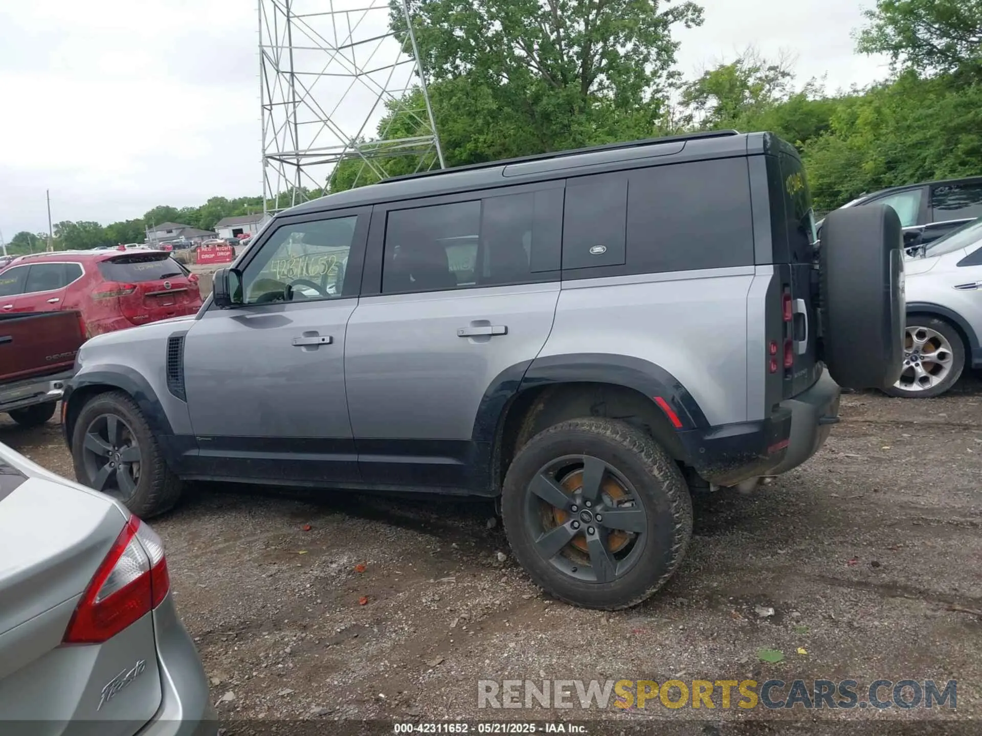 14 Photograph of a damaged car SALE2ERU6M2062251 LAND ROVER DEFENDER 2021