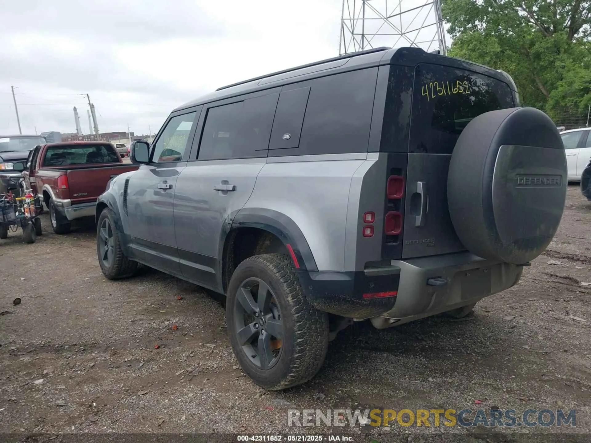 3 Photograph of a damaged car SALE2ERU6M2062251 LAND ROVER DEFENDER 2021
