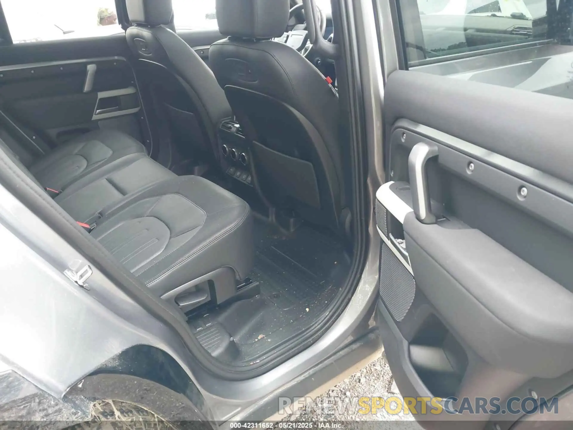 8 Photograph of a damaged car SALE2ERU6M2062251 LAND ROVER DEFENDER 2021