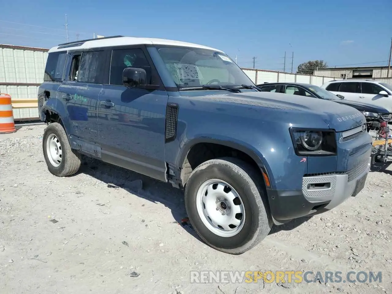 4 Photograph of a damaged car SALEJ7RX4M2047532 LAND ROVER DEFENDER 2021