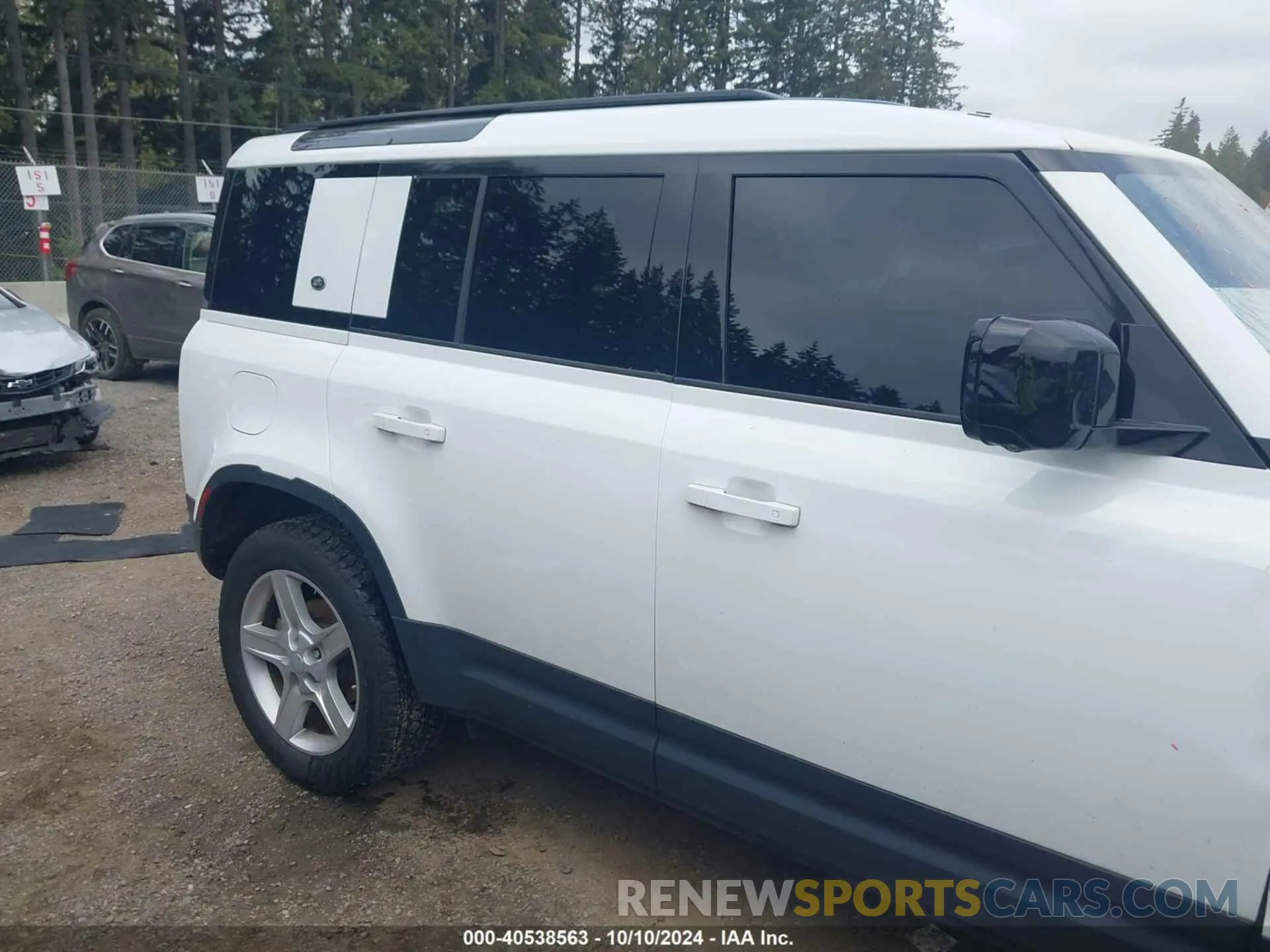 13 Photograph of a damaged car SALEK7RX0M2042485 LAND ROVER DEFENDER 2021