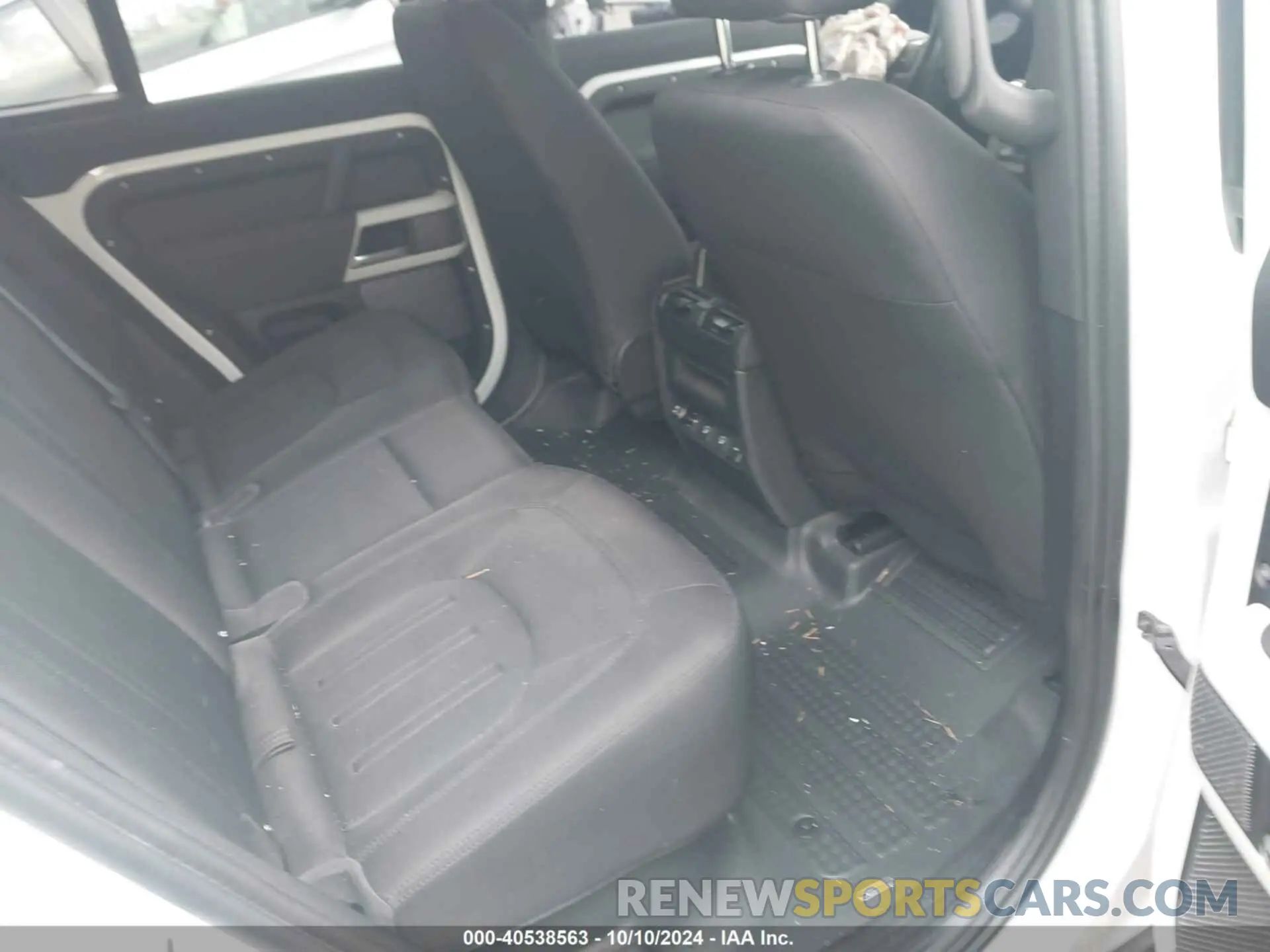 8 Photograph of a damaged car SALEK7RX0M2042485 LAND ROVER DEFENDER 2021
