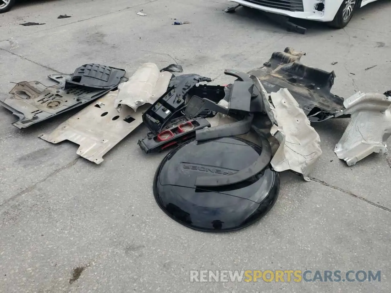 13 Photograph of a damaged car SALEP7RU9M2050527 LAND ROVER DEFENDER 2021