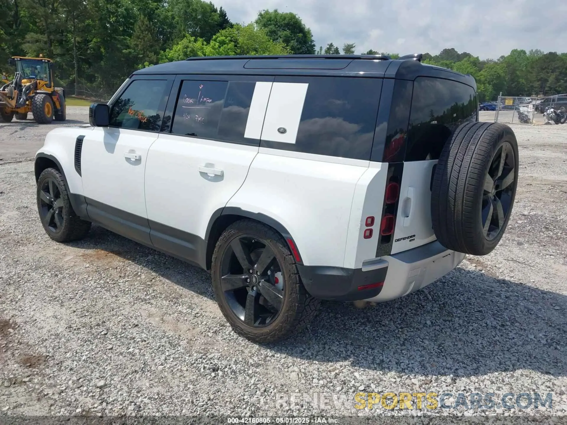 3 Photograph of a damaged car SALEPERUXM2045244 LAND ROVER DEFENDER 2021