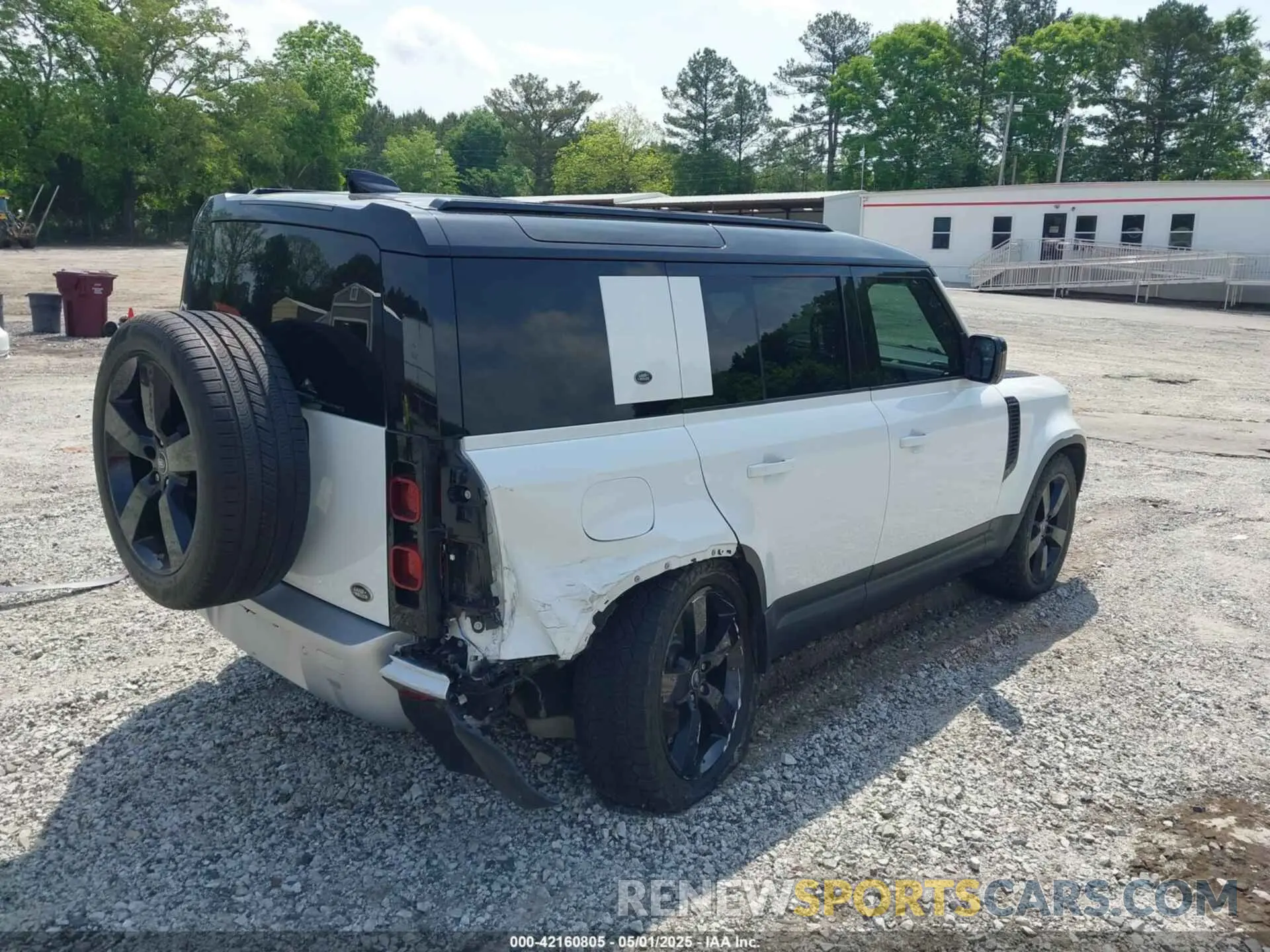 4 Photograph of a damaged car SALEPERUXM2045244 LAND ROVER DEFENDER 2021