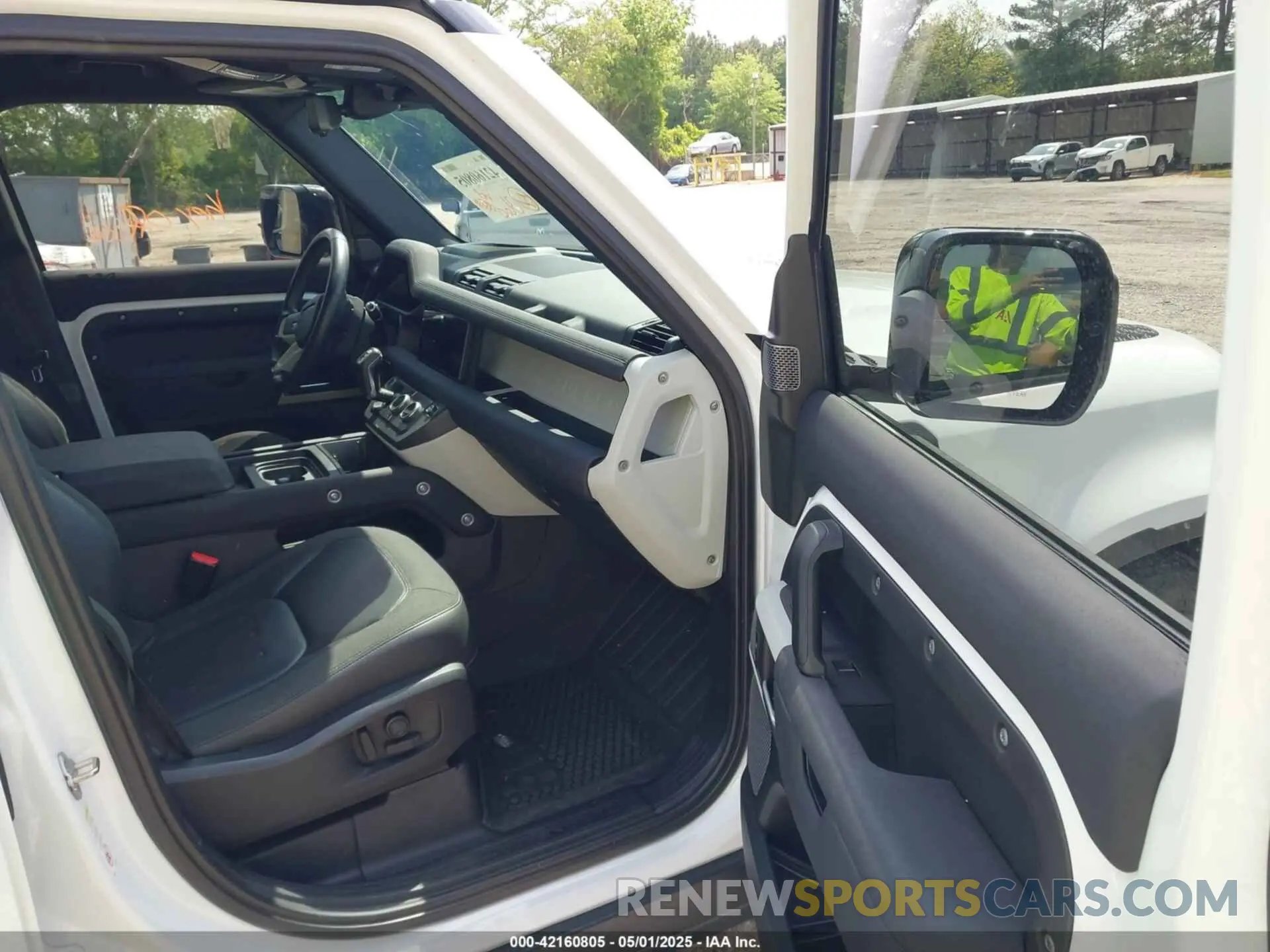 5 Photograph of a damaged car SALEPERUXM2045244 LAND ROVER DEFENDER 2021