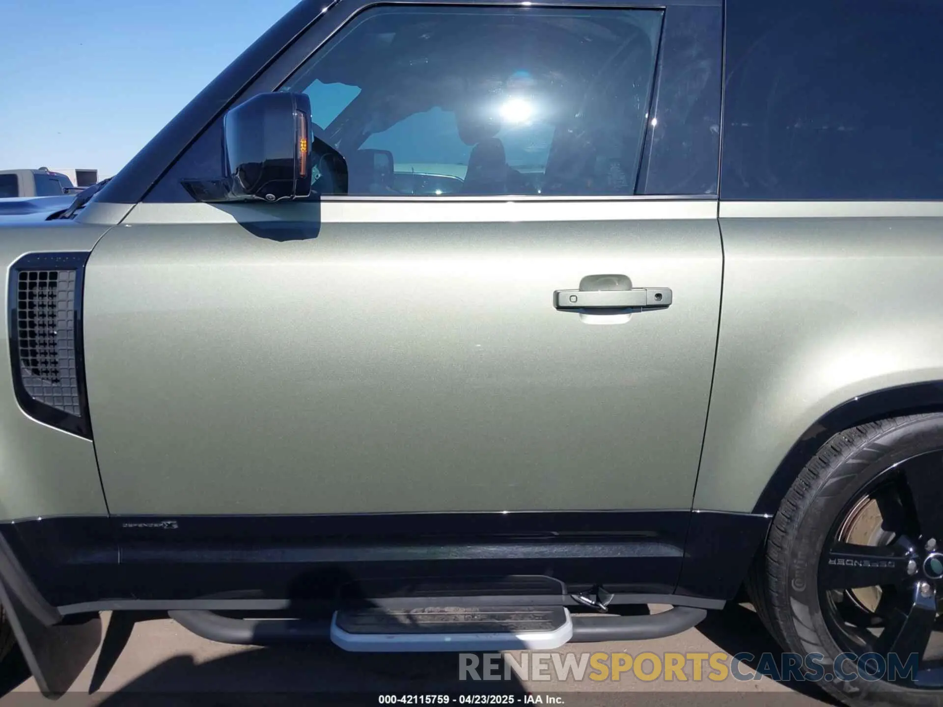 14 Photograph of a damaged car SALEX6RU9M2052319 LAND ROVER DEFENDER 2021