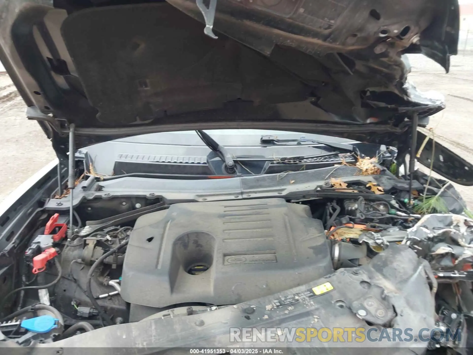 10 Photograph of a damaged car SALE27RU4N2099814 LAND ROVER DEFENDER 2022