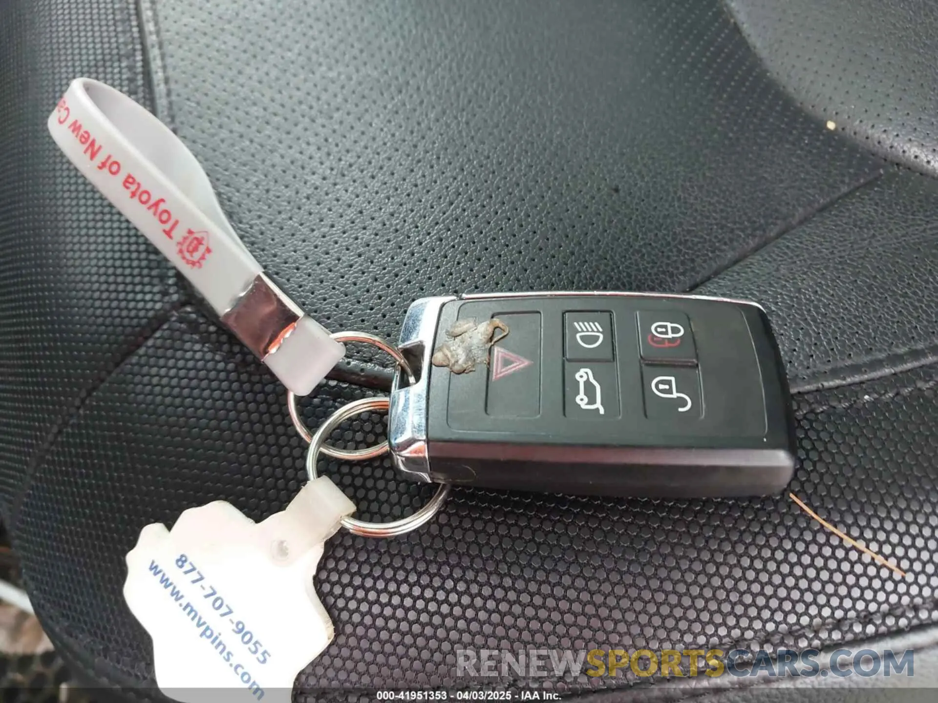 11 Photograph of a damaged car SALE27RU4N2099814 LAND ROVER DEFENDER 2022