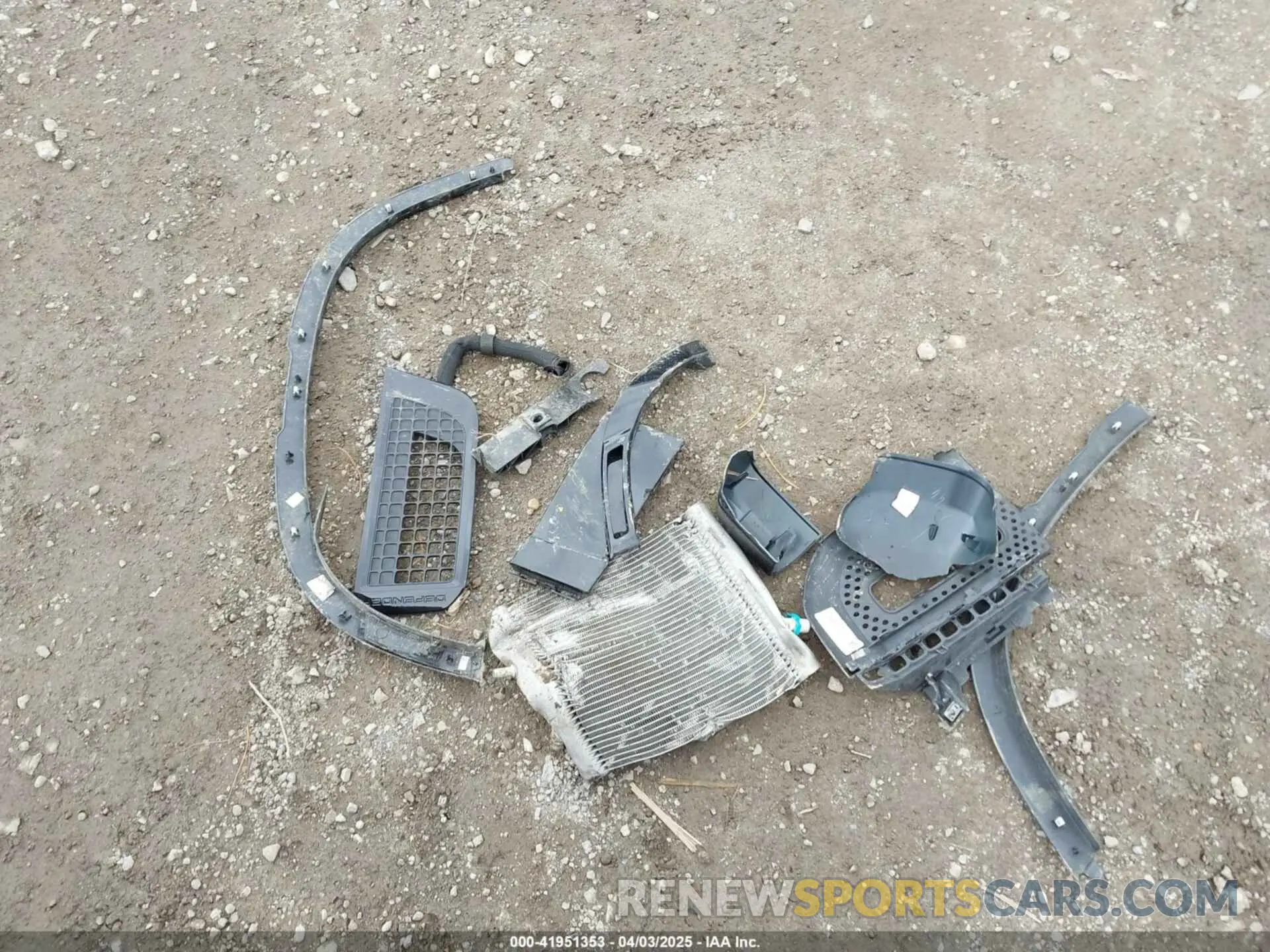 12 Photograph of a damaged car SALE27RU4N2099814 LAND ROVER DEFENDER 2022