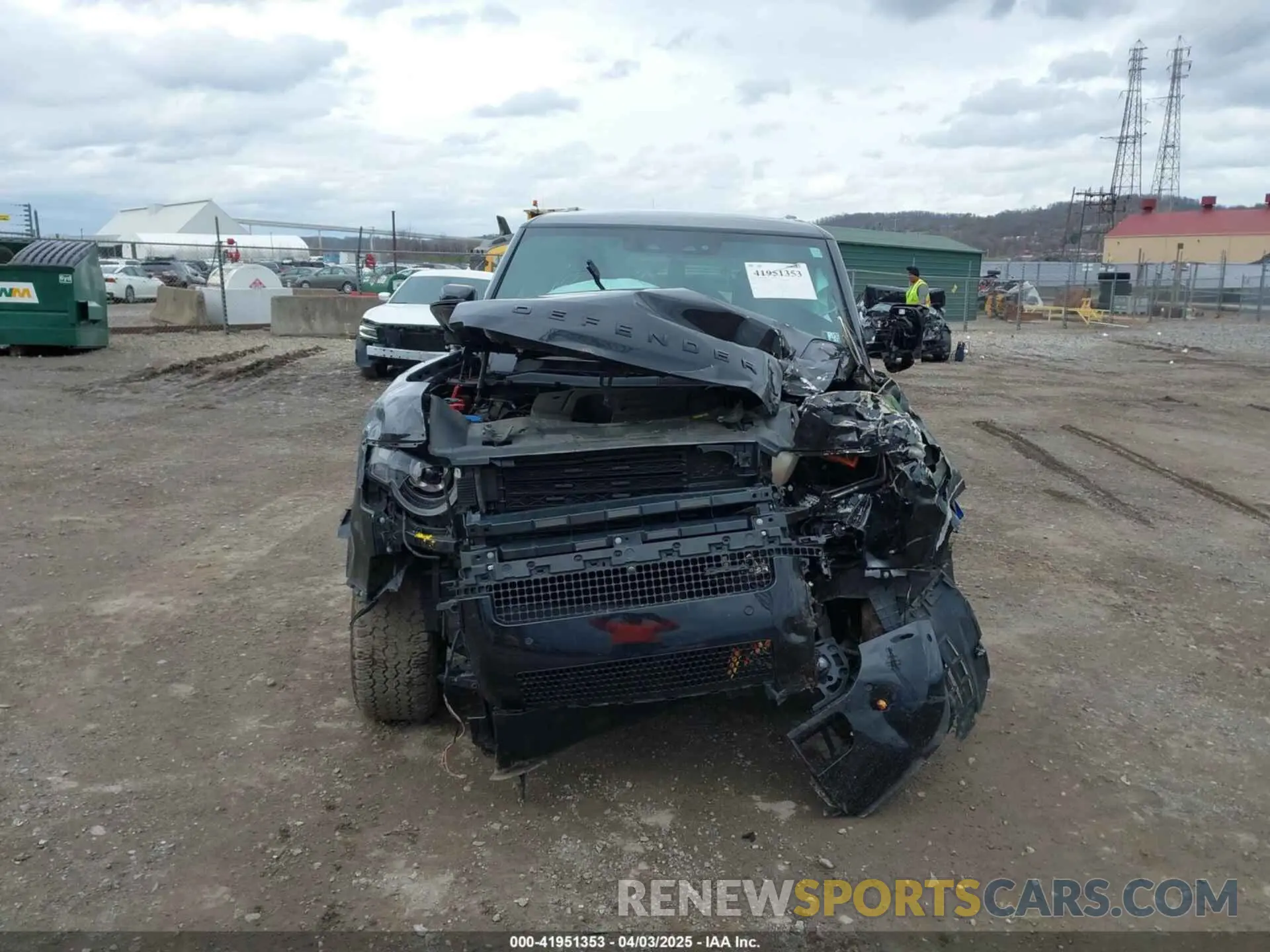 13 Photograph of a damaged car SALE27RU4N2099814 LAND ROVER DEFENDER 2022