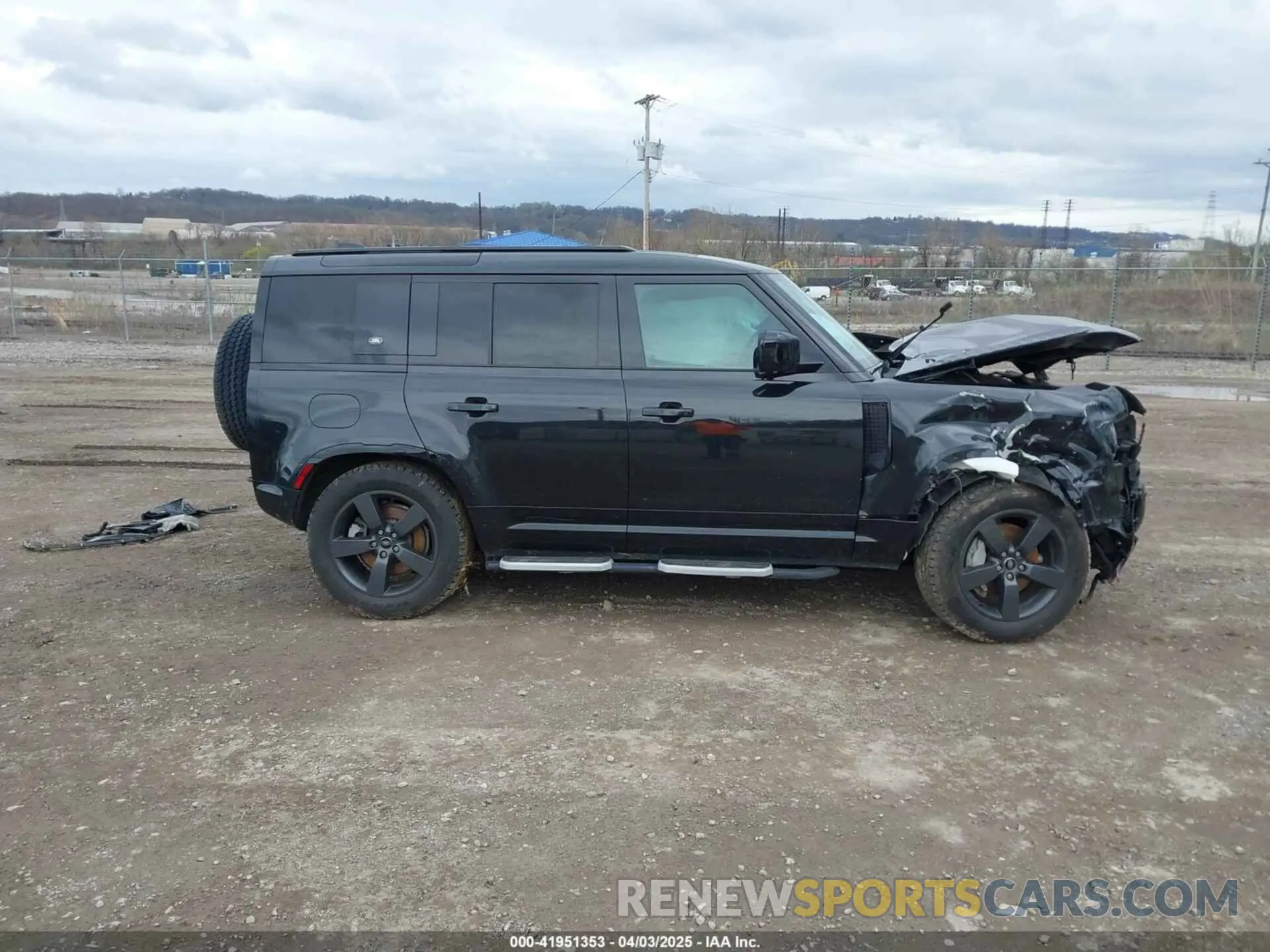 14 Photograph of a damaged car SALE27RU4N2099814 LAND ROVER DEFENDER 2022