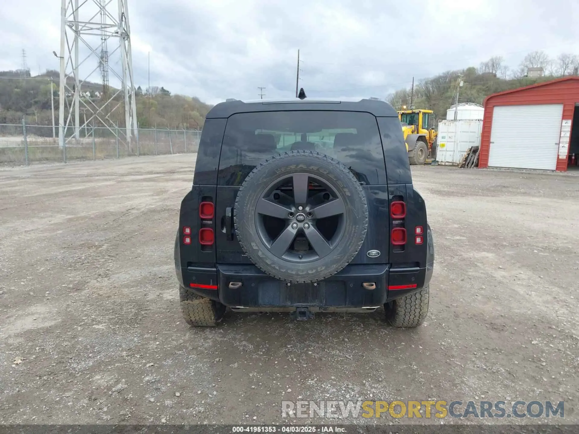 17 Photograph of a damaged car SALE27RU4N2099814 LAND ROVER DEFENDER 2022