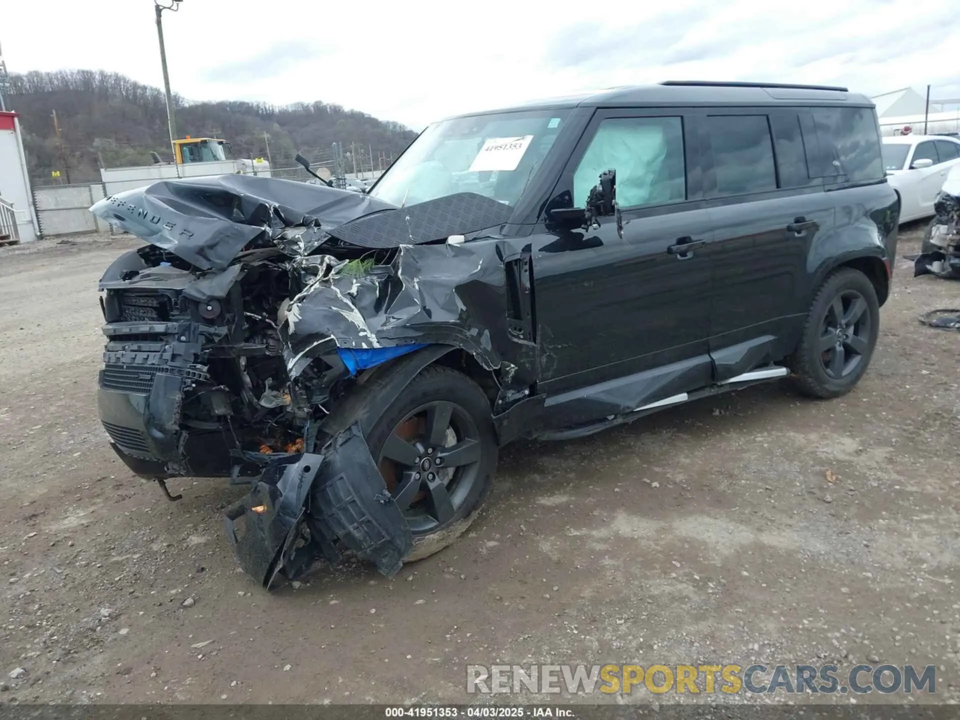 2 Photograph of a damaged car SALE27RU4N2099814 LAND ROVER DEFENDER 2022