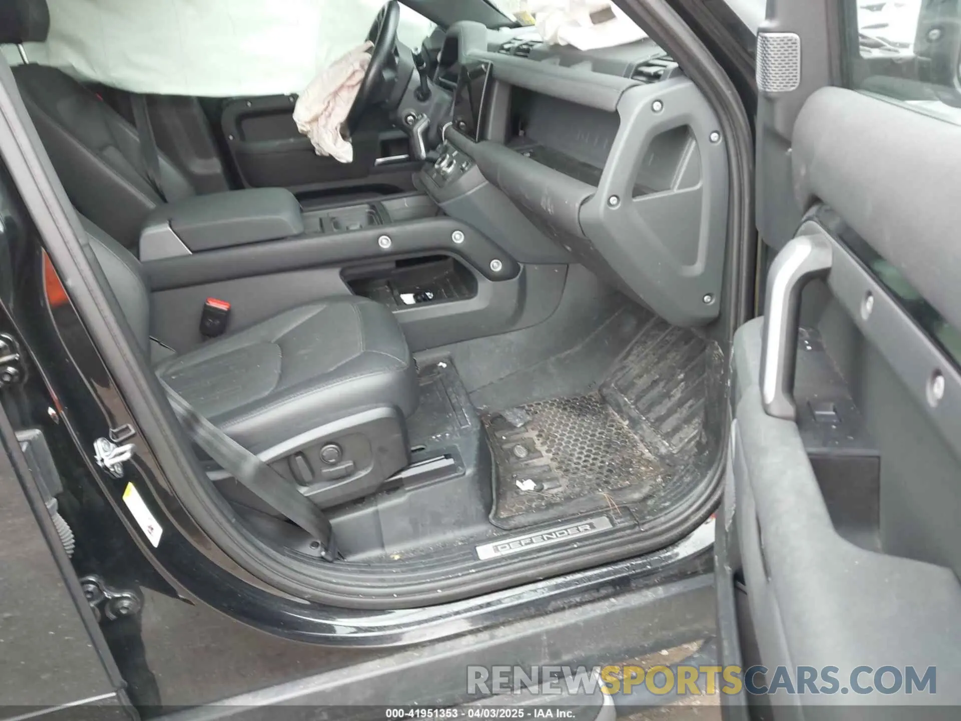 5 Photograph of a damaged car SALE27RU4N2099814 LAND ROVER DEFENDER 2022