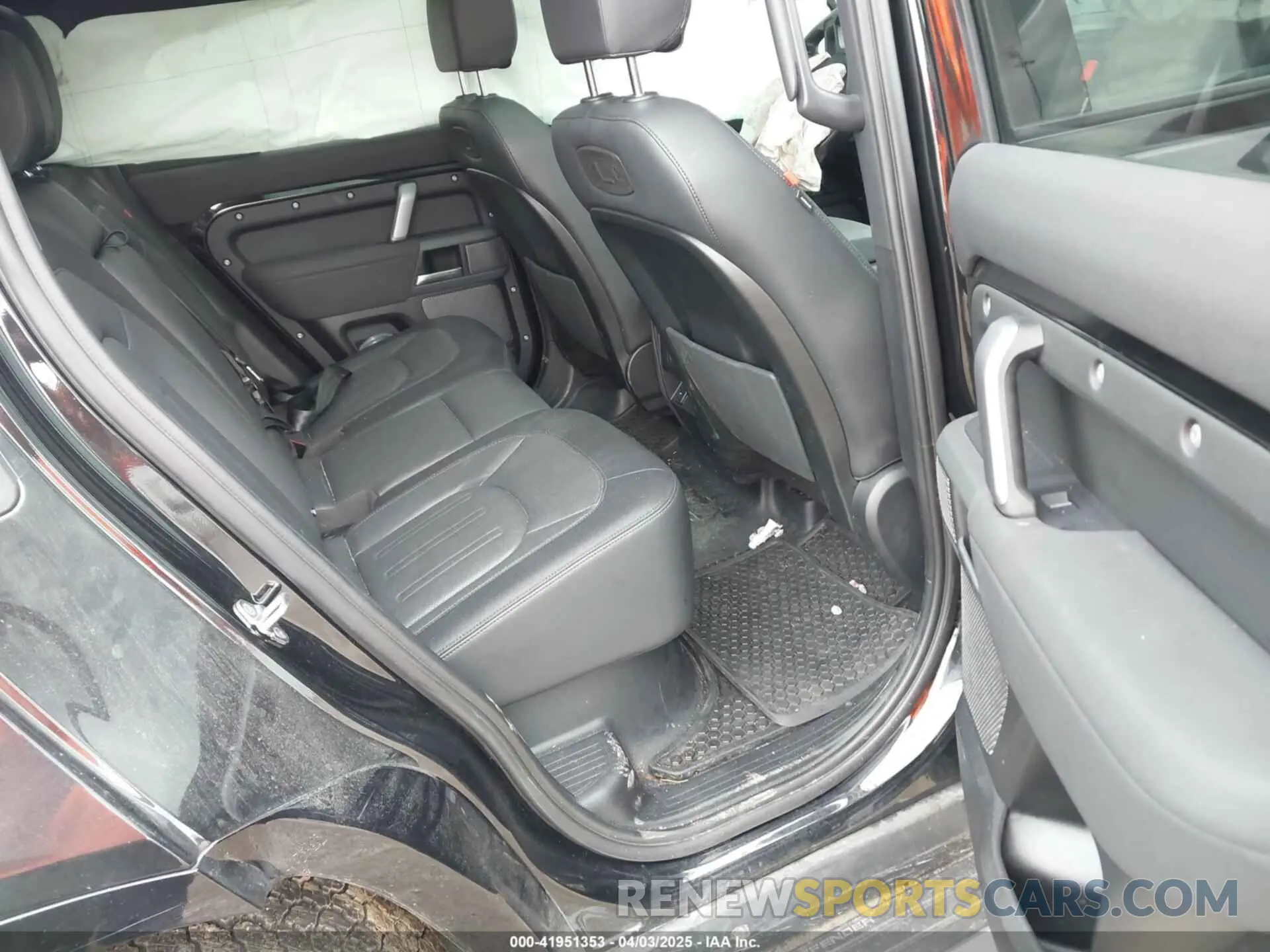 8 Photograph of a damaged car SALE27RU4N2099814 LAND ROVER DEFENDER 2022