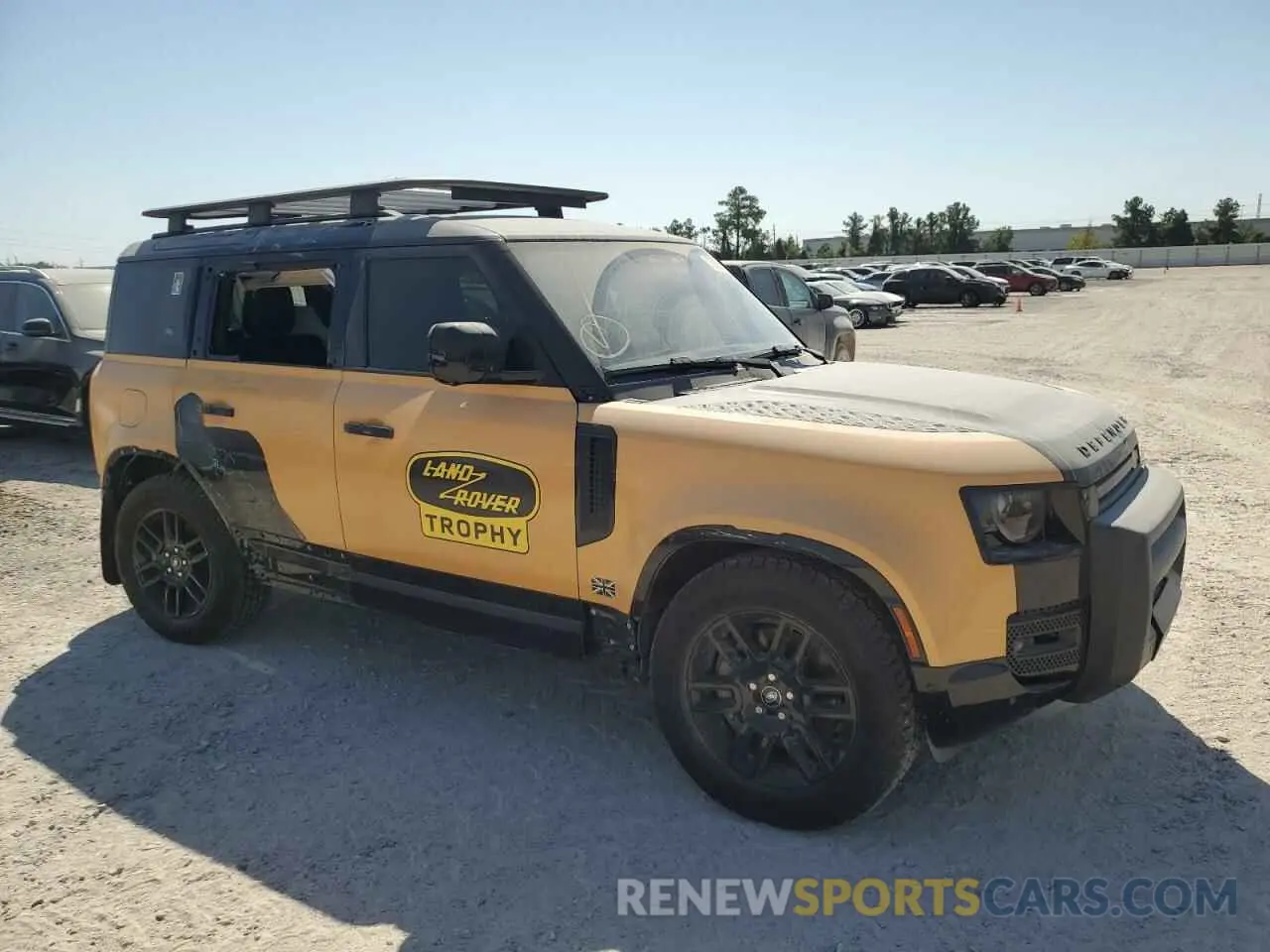 4 Photograph of a damaged car SALE27RUXN2070009 LAND ROVER DEFENDER 2022