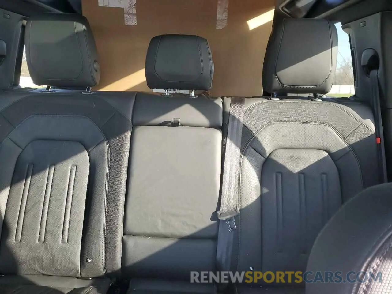 10 Photograph of a damaged car SALE37RU5N2096935 LAND ROVER DEFENDER 2022