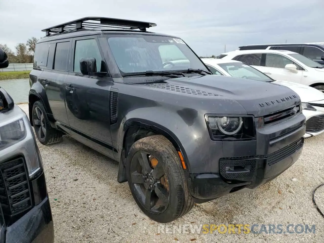 4 Photograph of a damaged car SALE37RU5N2096935 LAND ROVER DEFENDER 2022
