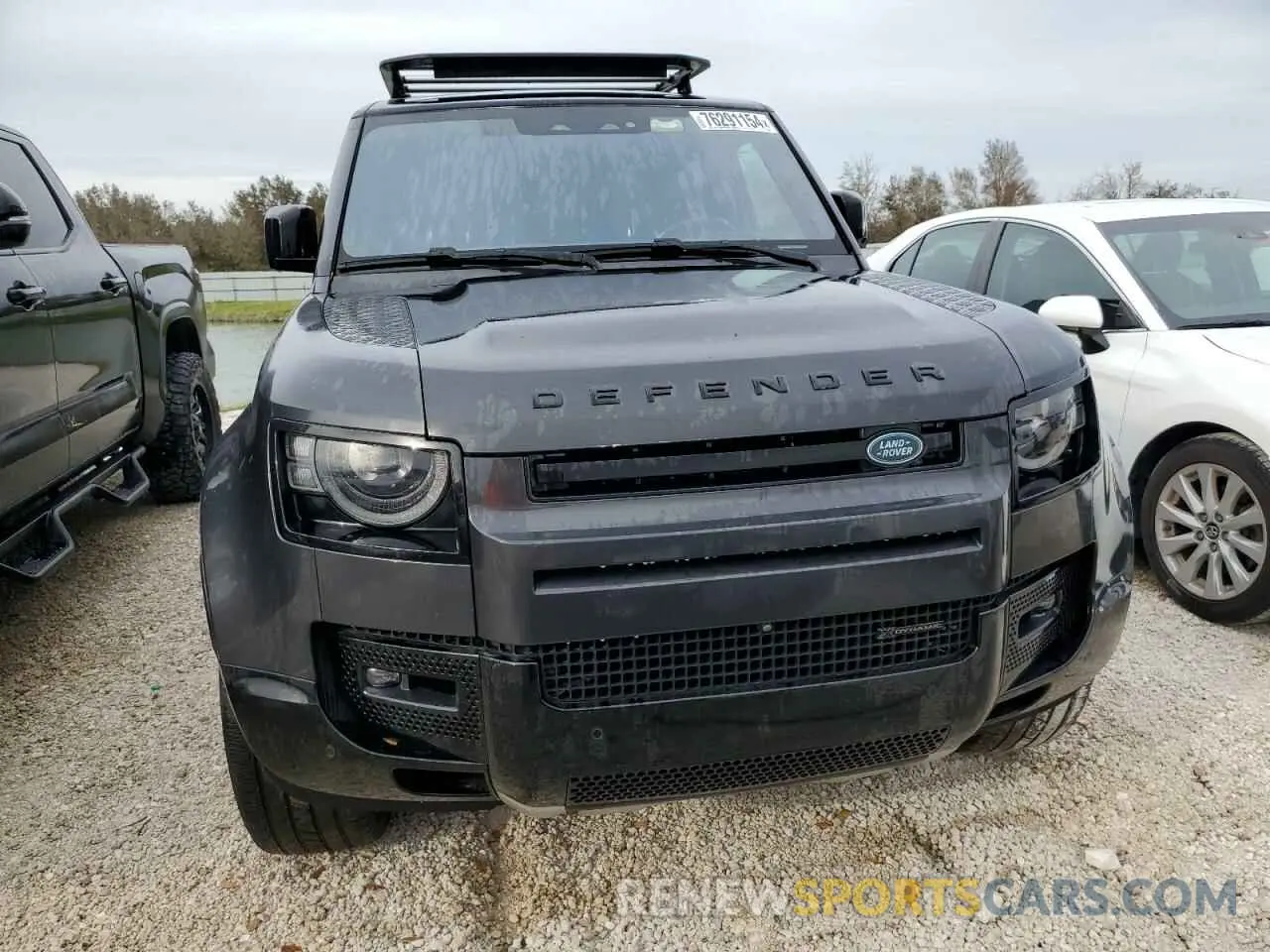 5 Photograph of a damaged car SALE37RU5N2096935 LAND ROVER DEFENDER 2022