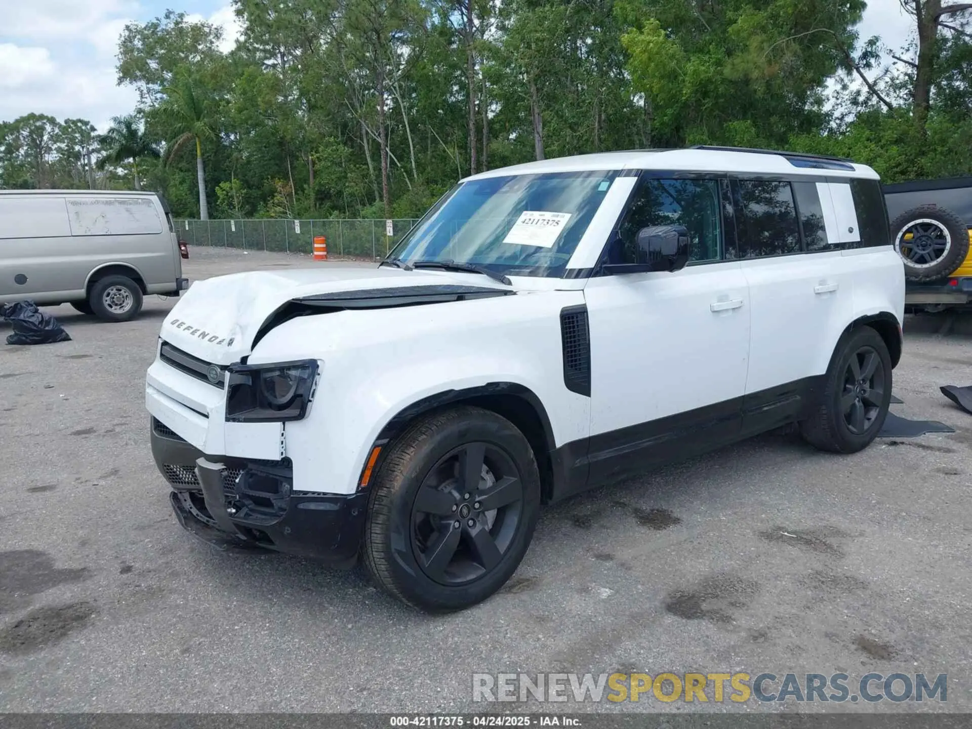 2 Photograph of a damaged car SALE37RU8N2085461 LAND ROVER DEFENDER 2022