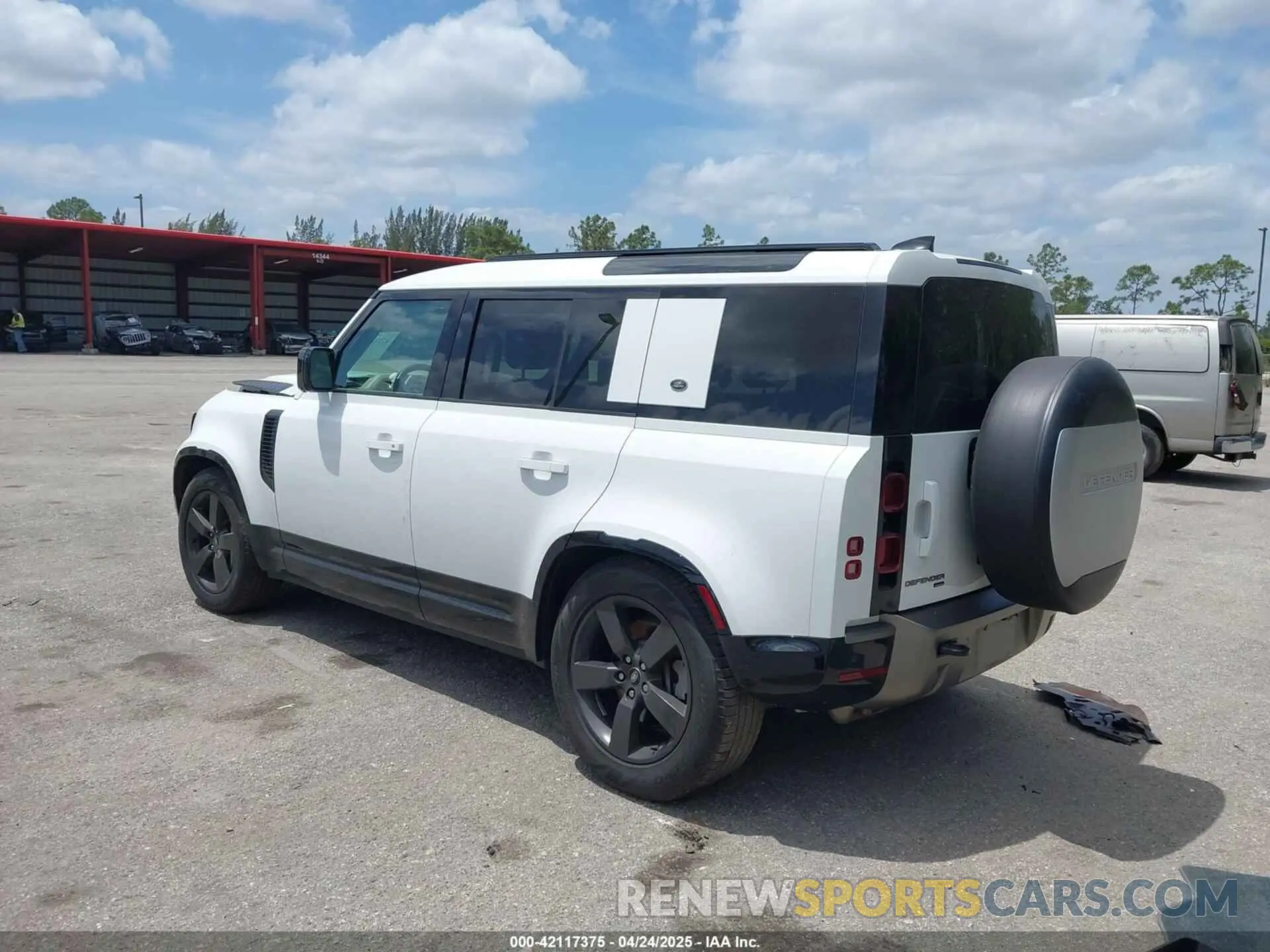 3 Photograph of a damaged car SALE37RU8N2085461 LAND ROVER DEFENDER 2022