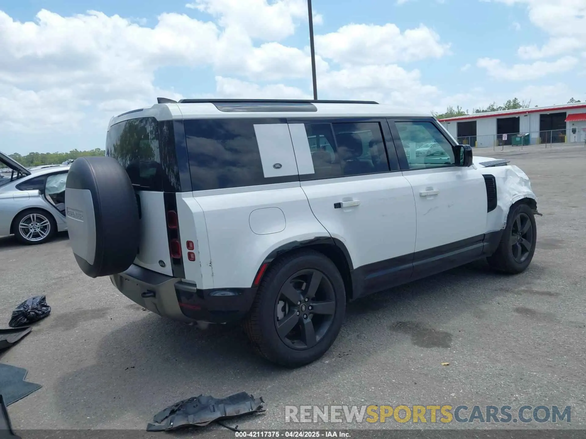 4 Photograph of a damaged car SALE37RU8N2085461 LAND ROVER DEFENDER 2022
