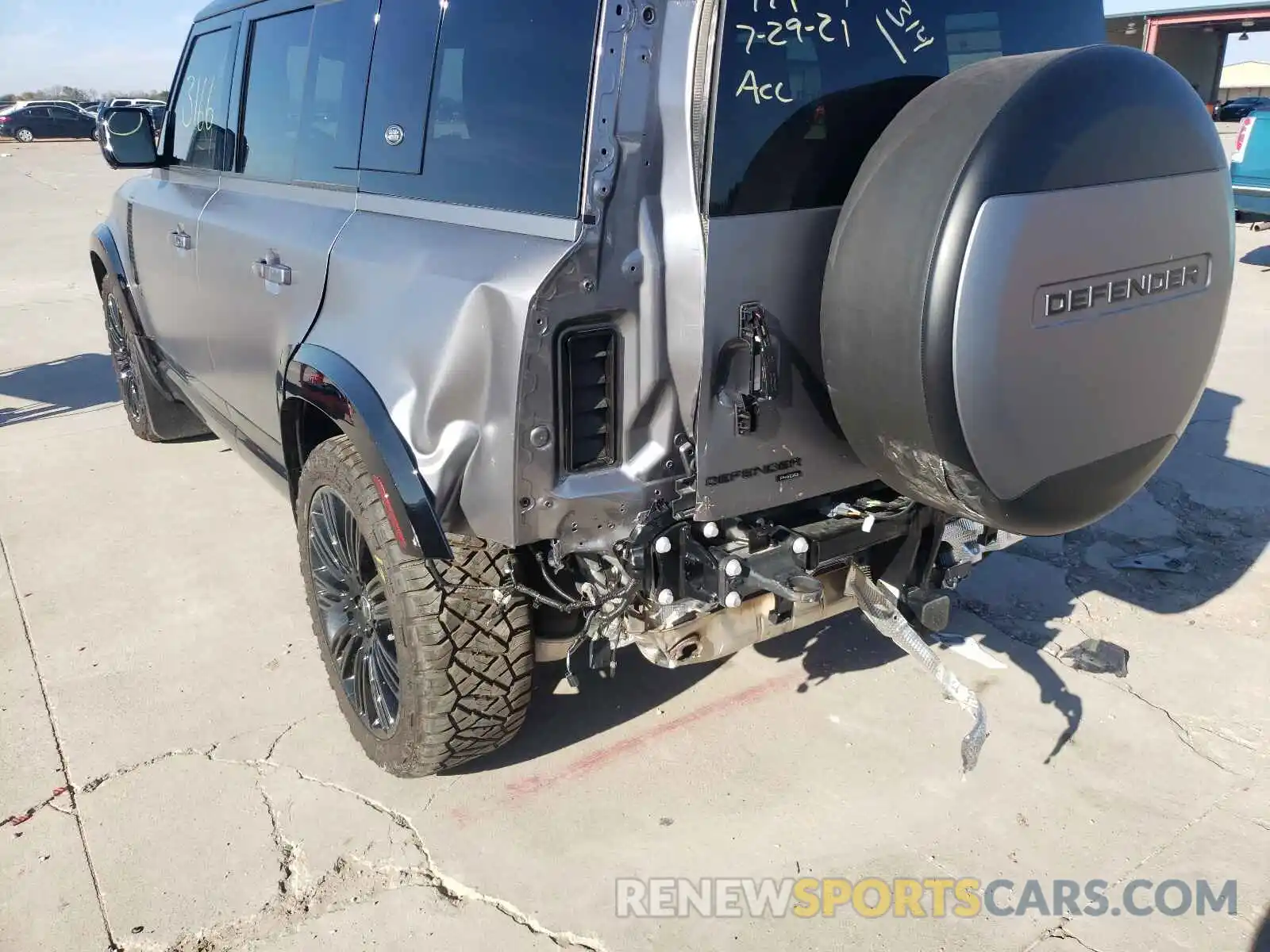 9 Photograph of a damaged car SALE37RU9N2067387 LAND ROVER DEFENDER 2022