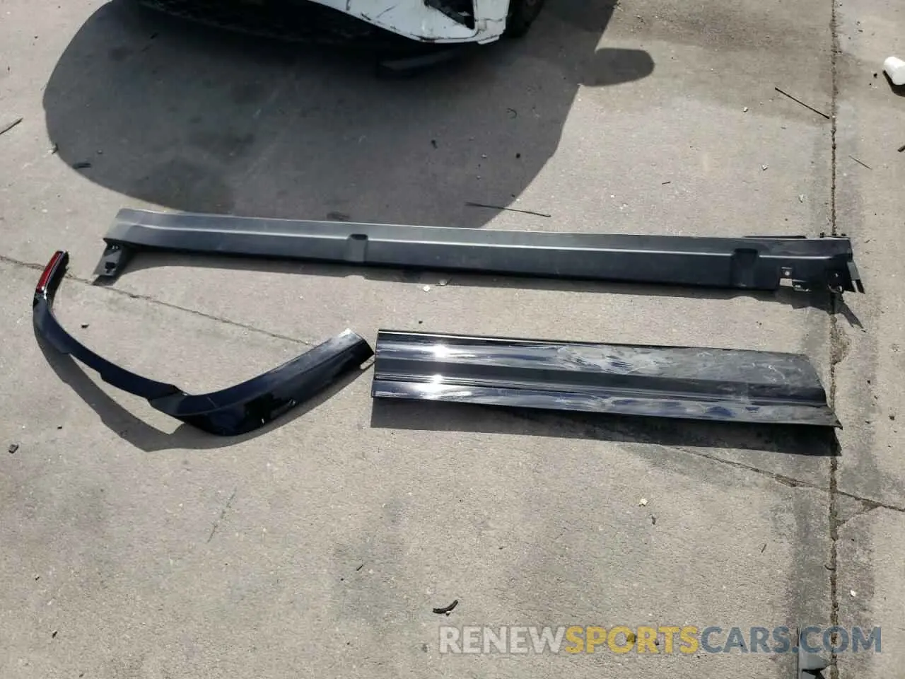 13 Photograph of a damaged car SALE3ERU5N2105752 LAND ROVER DEFENDER 2022
