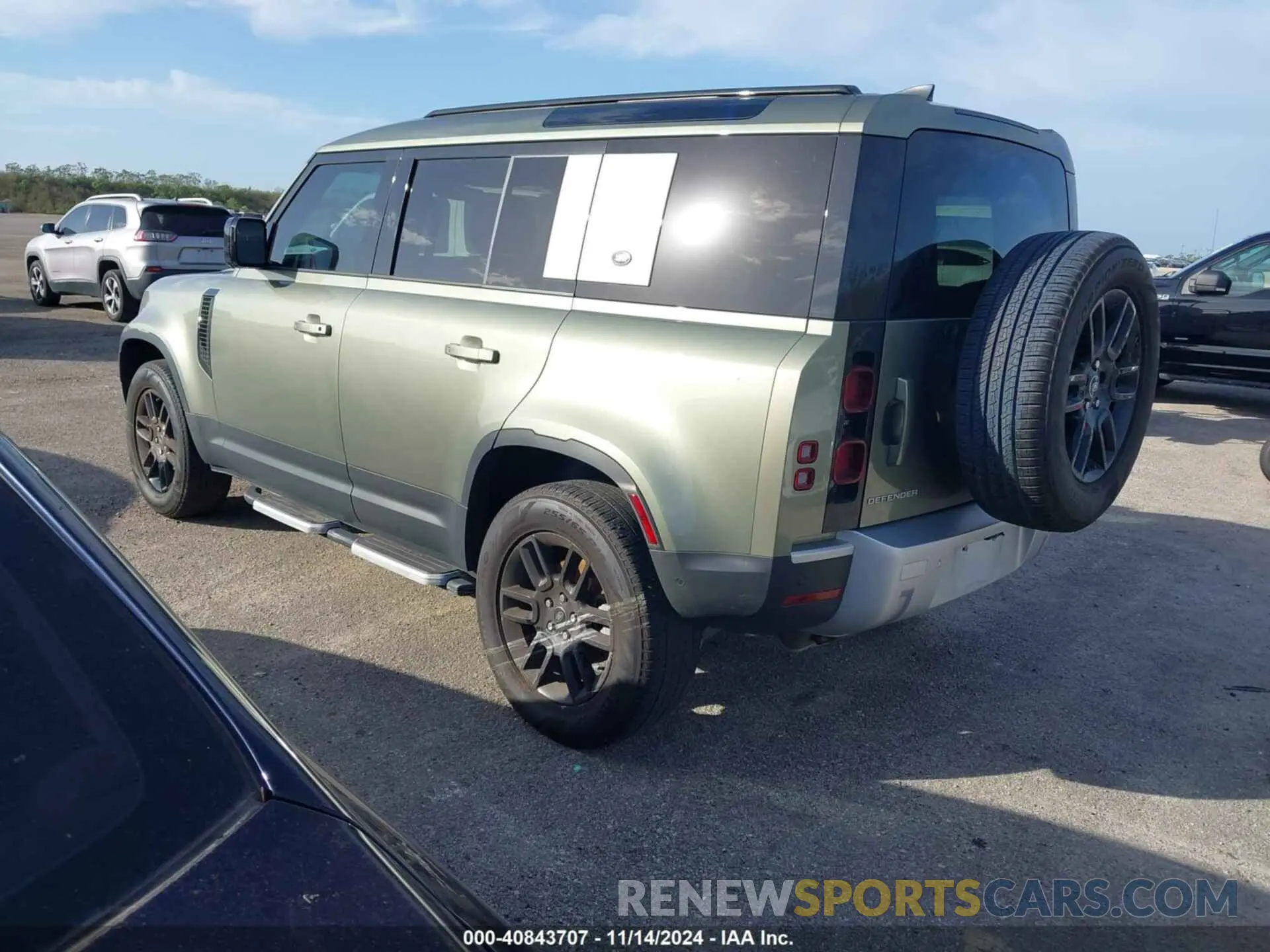 3 Photograph of a damaged car SALEJ7RX9N2083668 LAND ROVER DEFENDER 2022