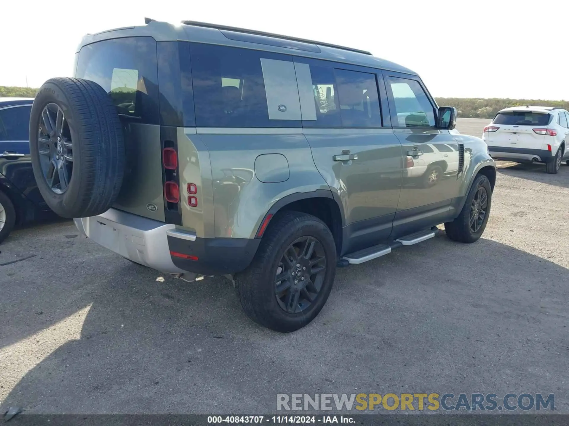 4 Photograph of a damaged car SALEJ7RX9N2083668 LAND ROVER DEFENDER 2022