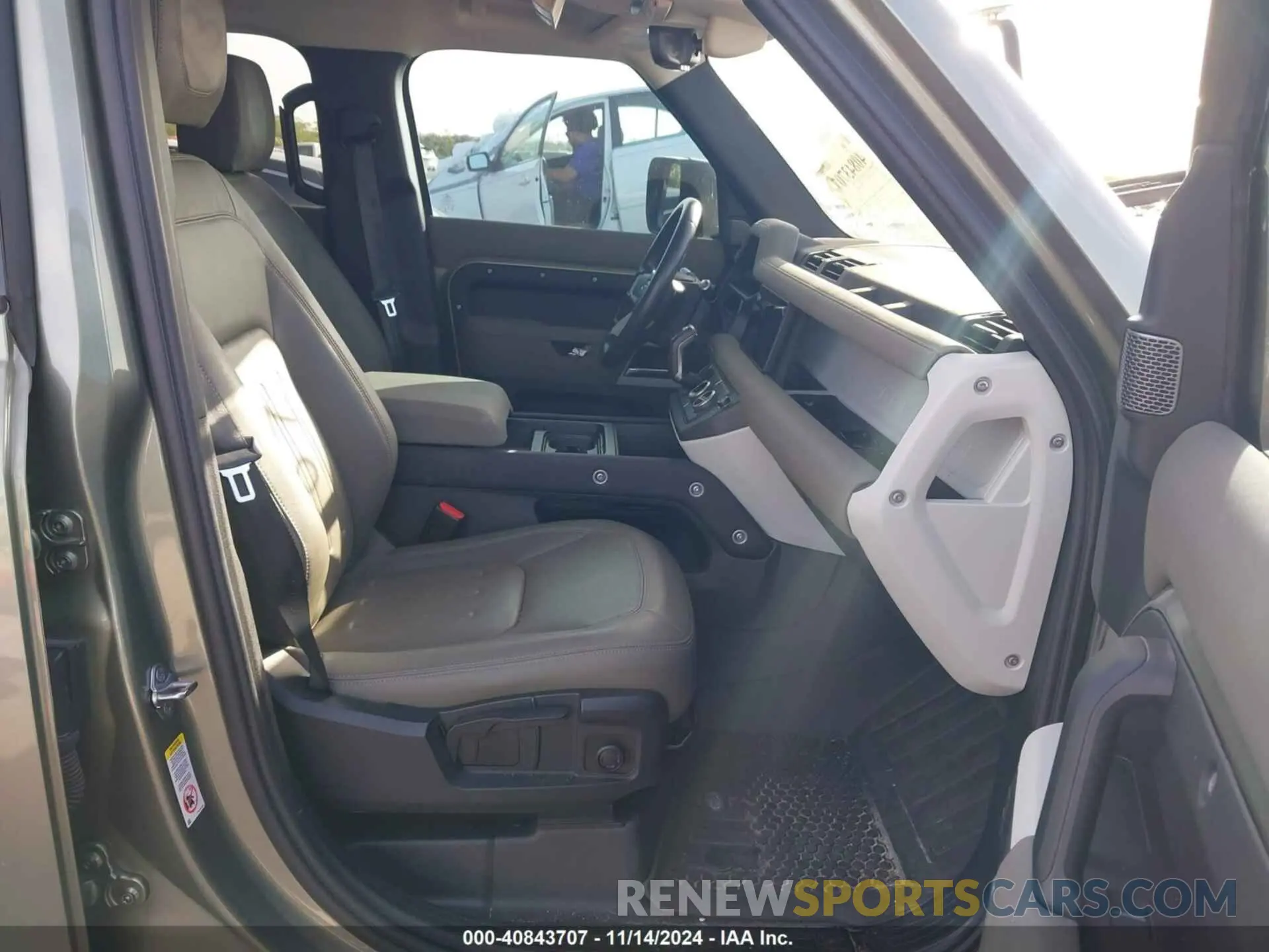 8 Photograph of a damaged car SALEJ7RX9N2083668 LAND ROVER DEFENDER 2022