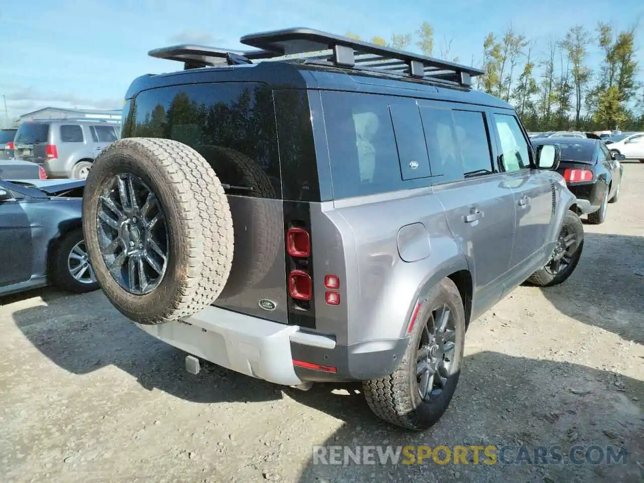 4 Photograph of a damaged car SALEJERX8N2093385 LAND ROVER DEFENDER 2022