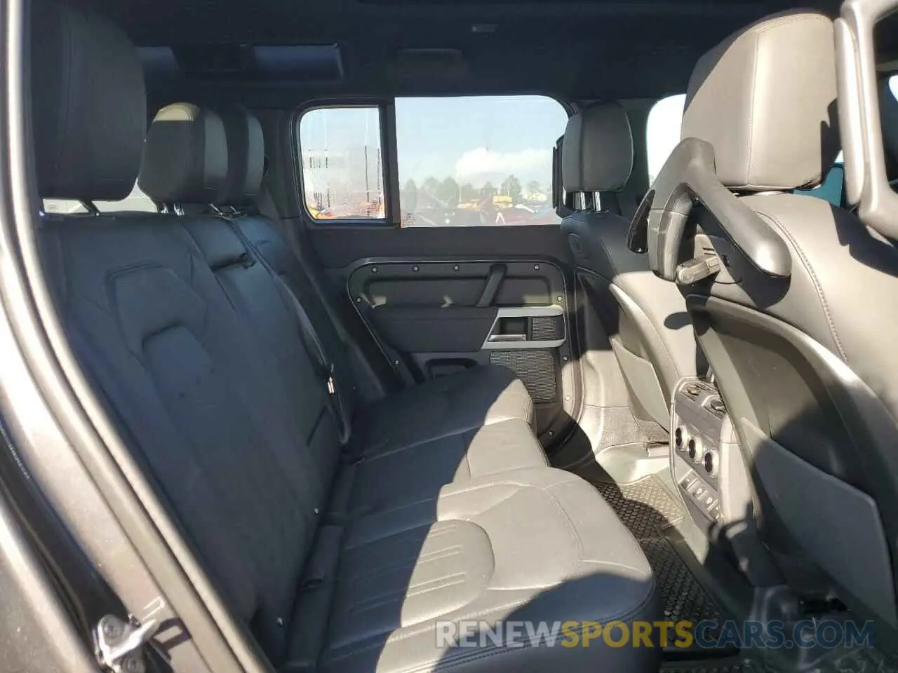 11 Photograph of a damaged car SALEP7RU7N2106613 LAND ROVER DEFENDER 2022