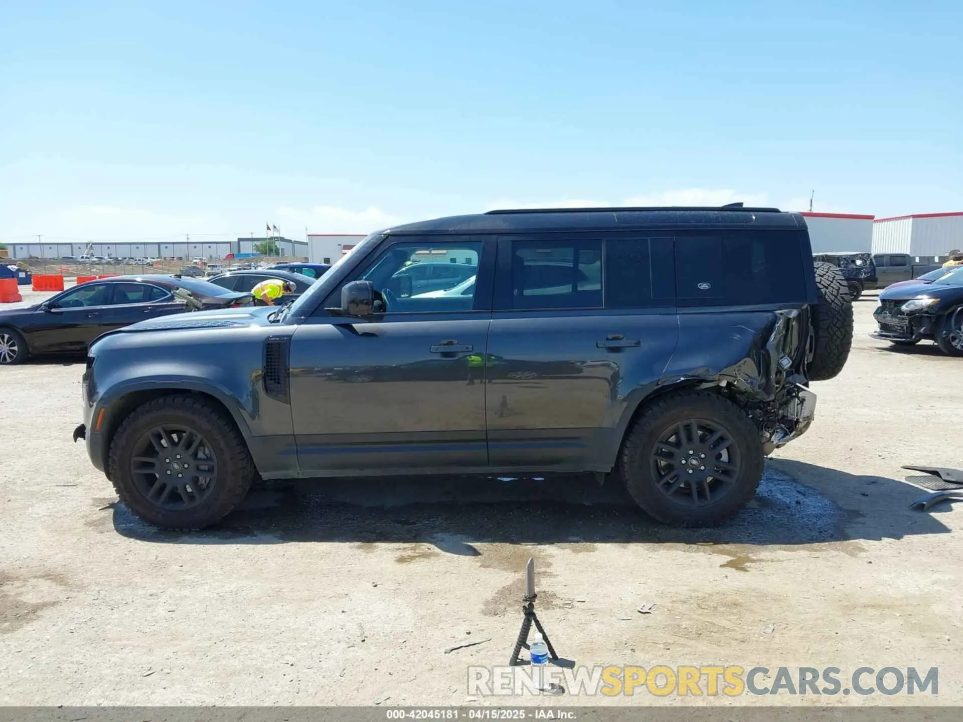 14 Photograph of a damaged car SALEP7RU8N2079678 LAND ROVER DEFENDER 2022