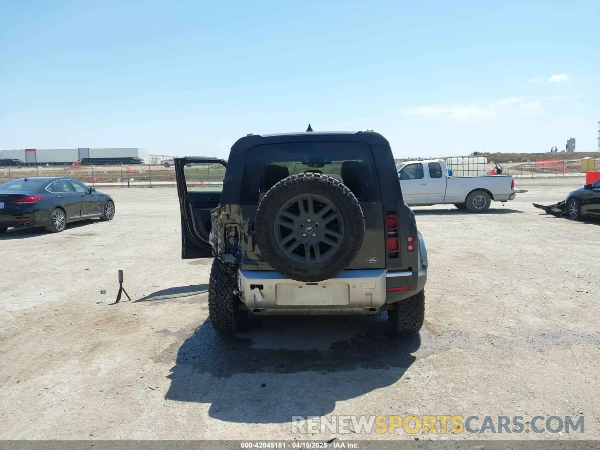 16 Photograph of a damaged car SALEP7RU8N2079678 LAND ROVER DEFENDER 2022